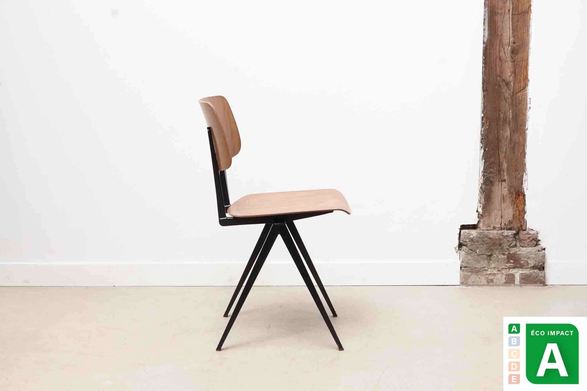 Chaise S16 de Galvanitas - chêne/noir - Réédition Cartel de Belleville