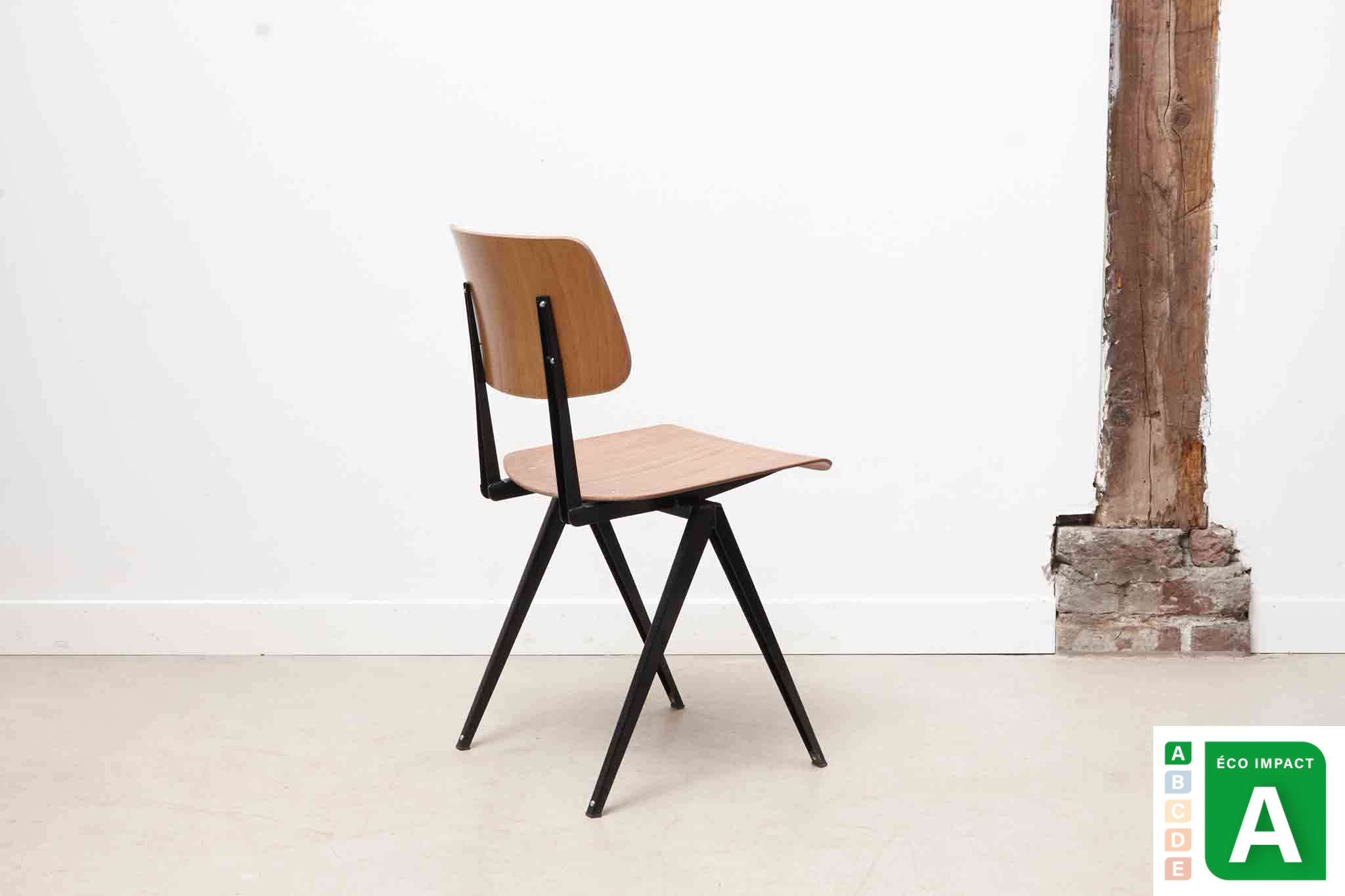 Chaise S16 de Galvanitas - chêne/noir - Réédition