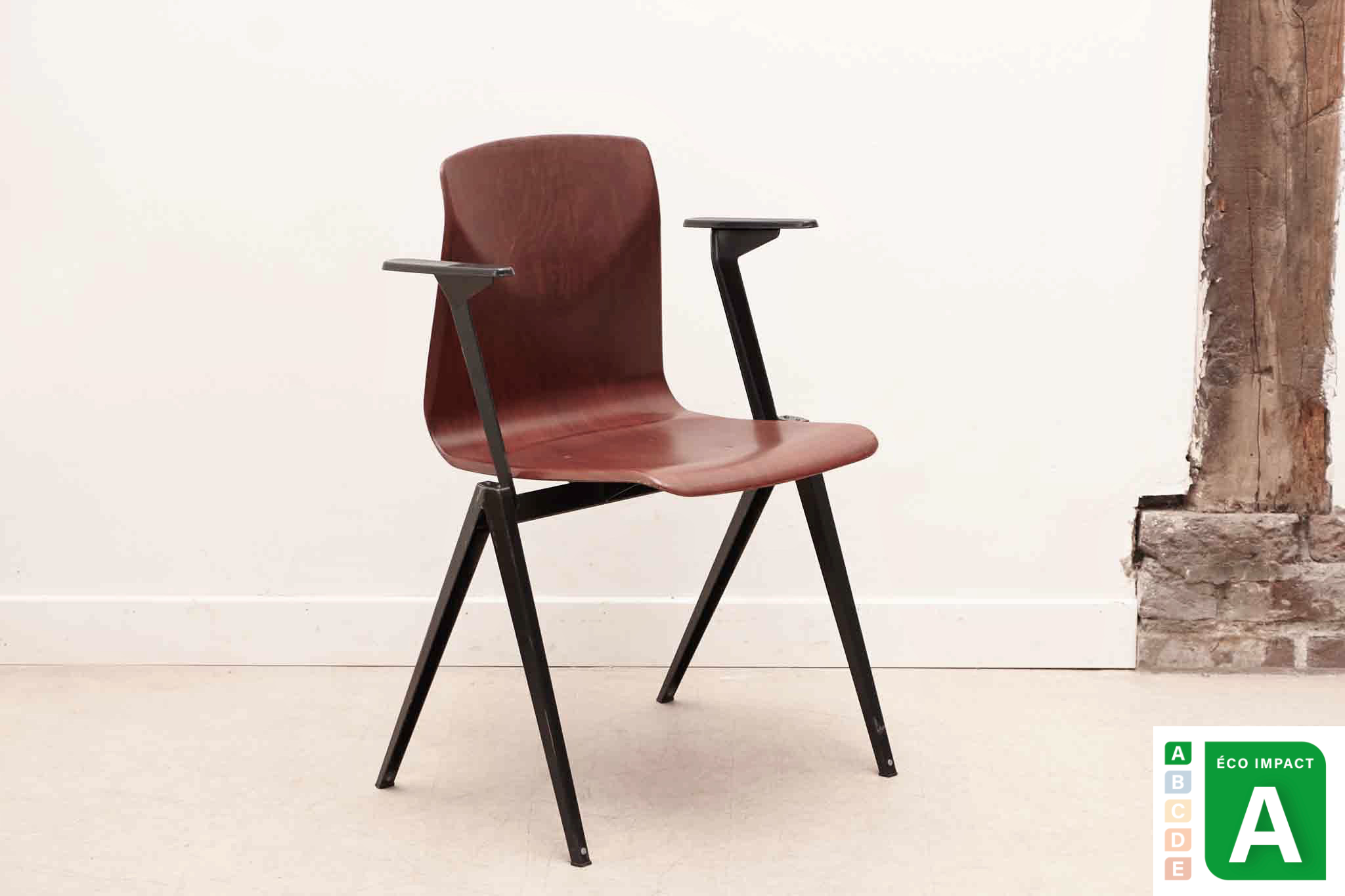 Chaise Galvanitas S22 accoudoirs acajou et noir Cartel de Belleville