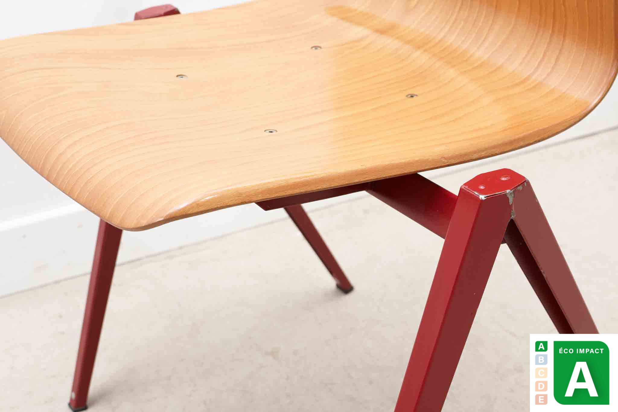 Chaise Galvanitas S22 hêtre / rouge Cartel de Belleville