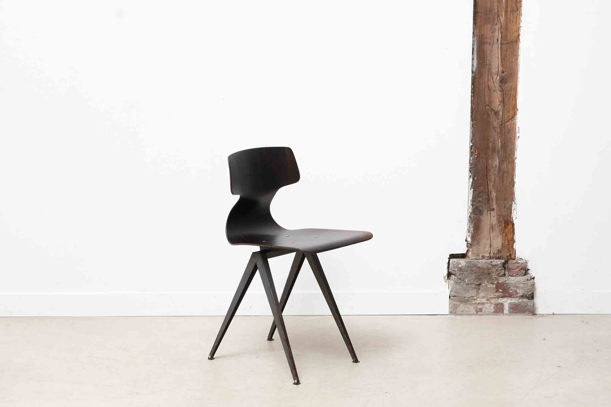 Chaise vintage Galvanitas S14 ébène et noir Cartel de Belleville