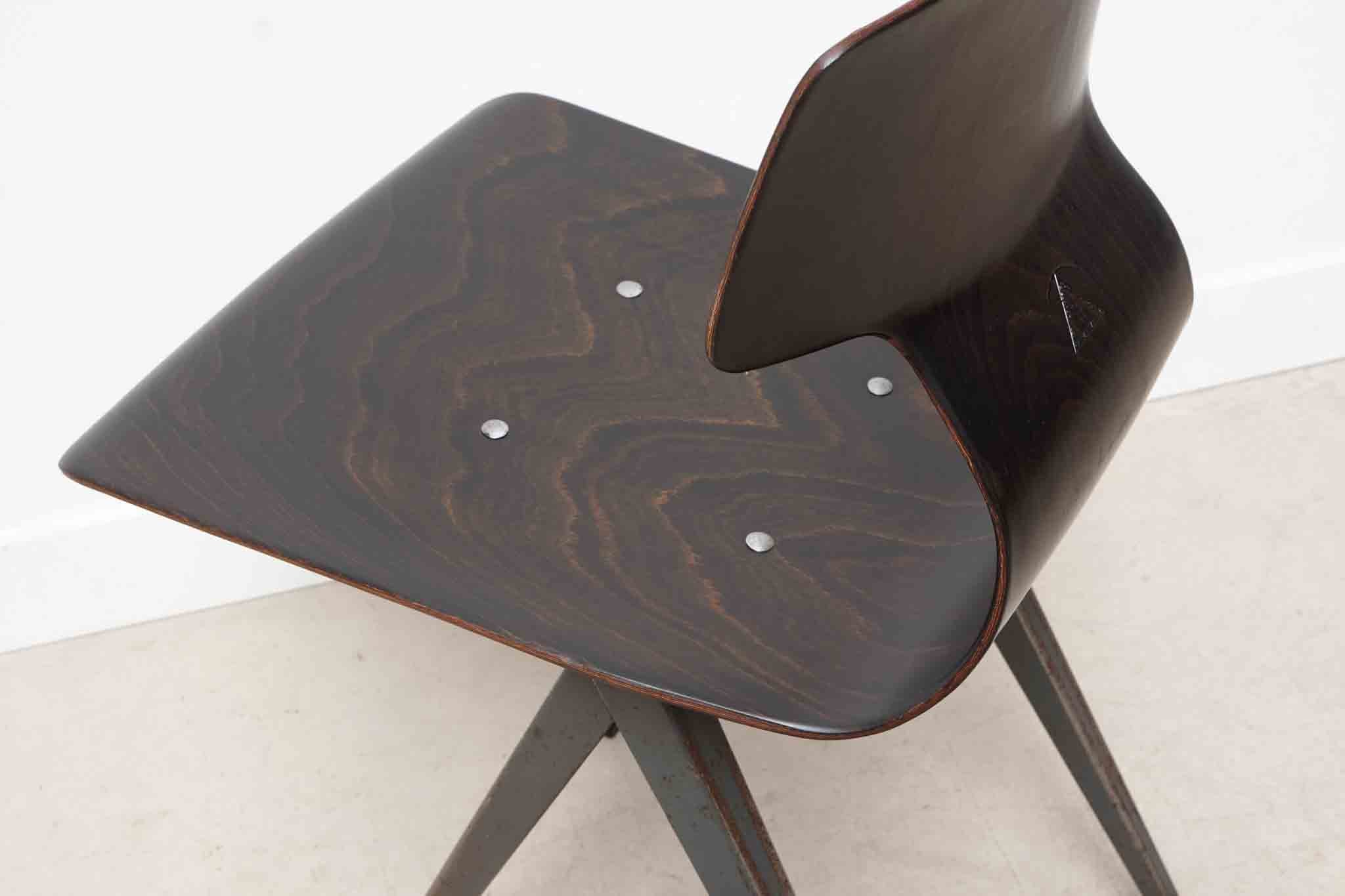 Chaise vintage Galvanitas S14 ébène et noir Cartel de Belleville