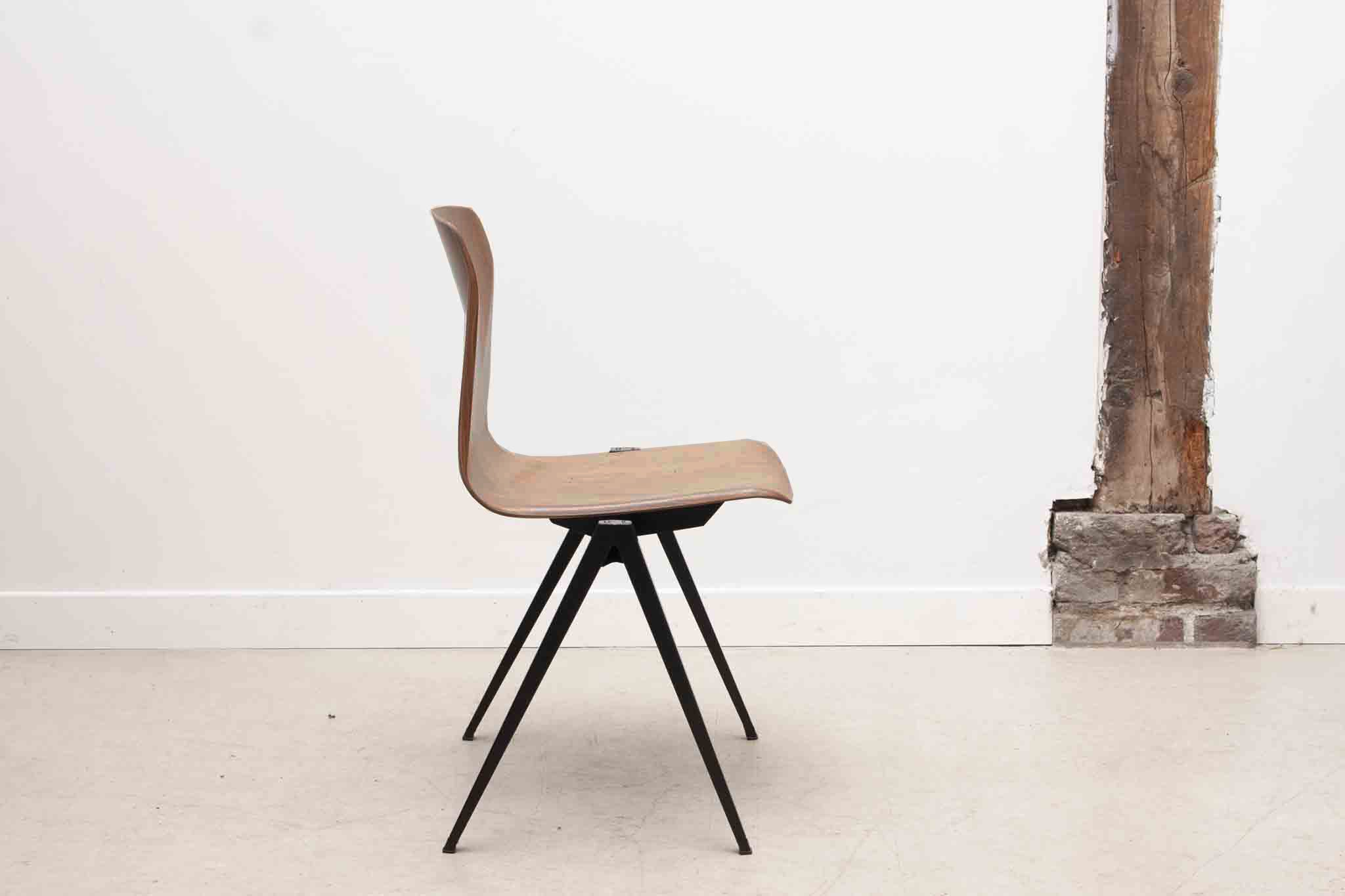 Chaise Galvanitas S22 réédition chêne