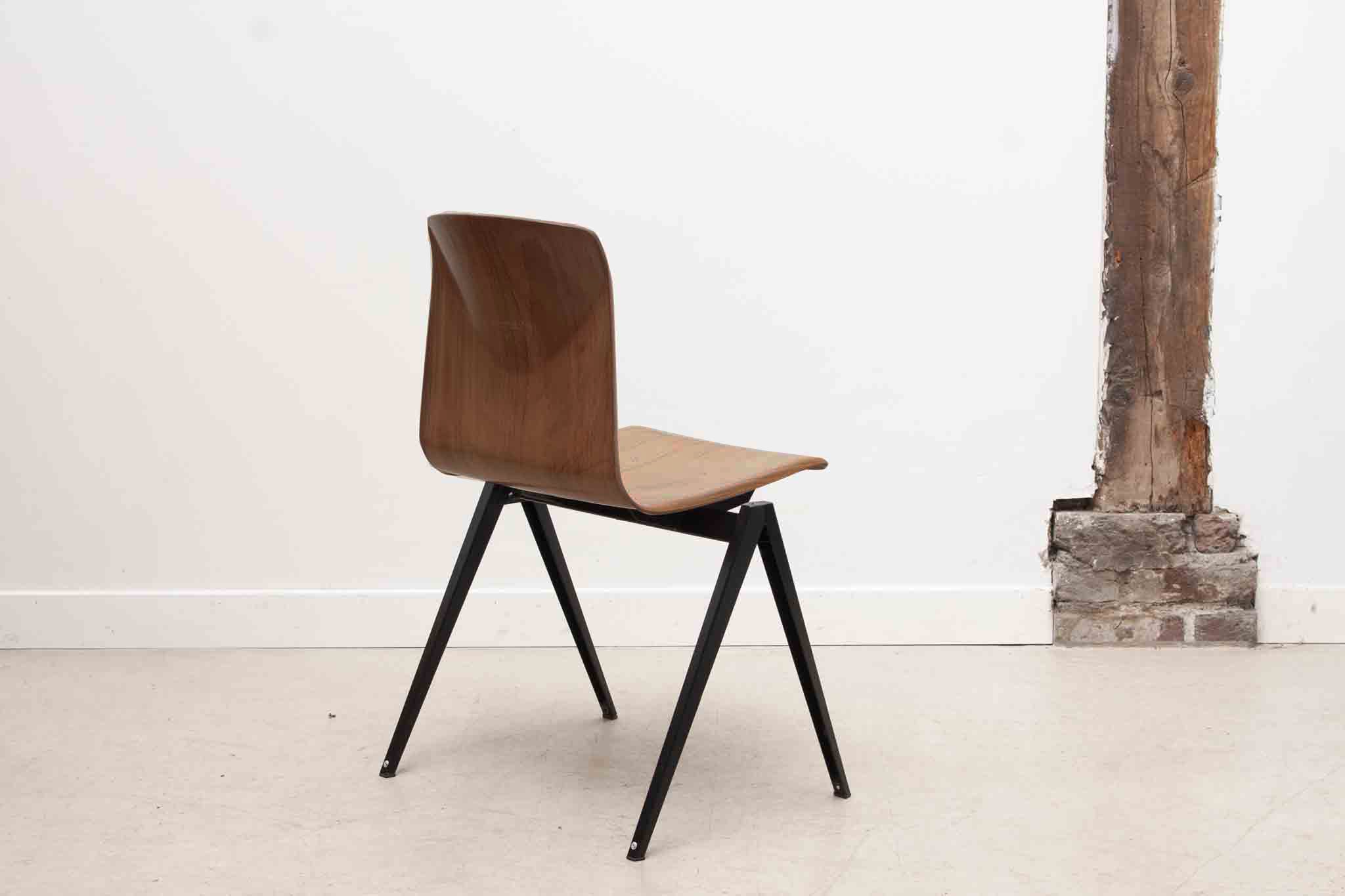 Chaise Galvanitas S22 réédition chêne