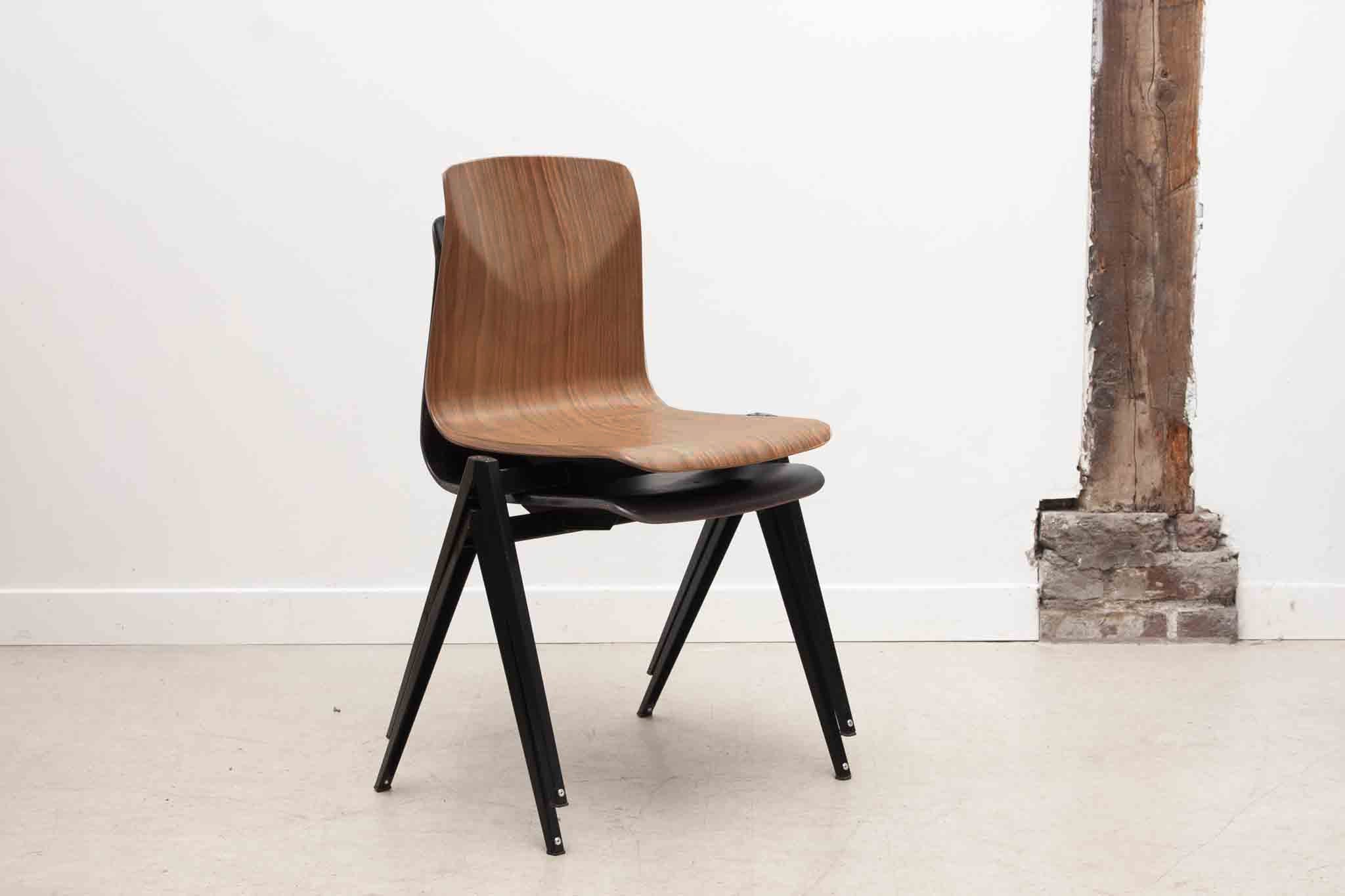 Chaise Galvanitas S22 réédition chêne