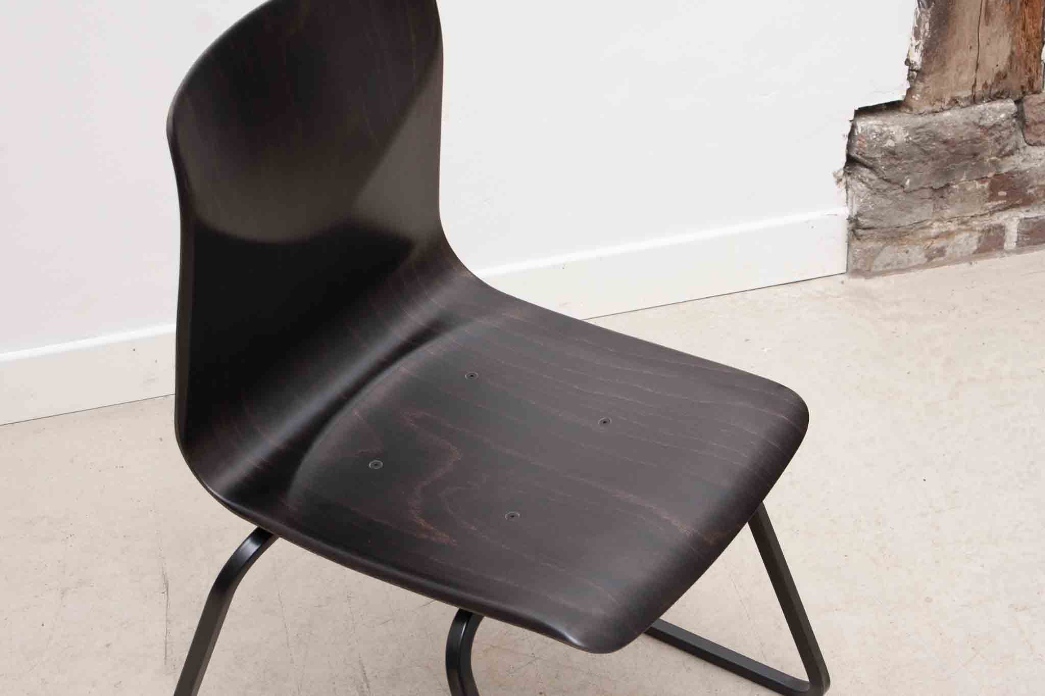 Chaise Galvanitas S23 ébène et noir