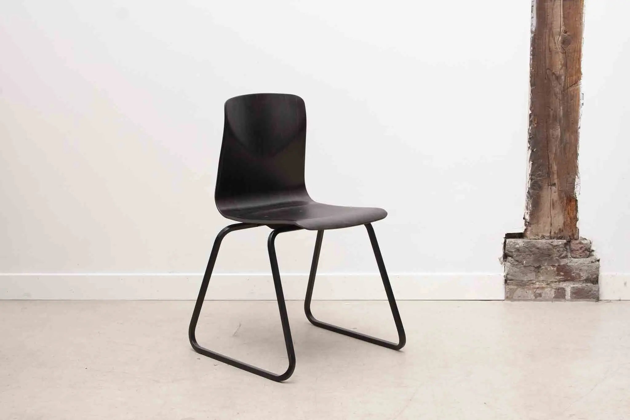 Chaise Galvanitas S23 ébène et noir Cartel de Belleville