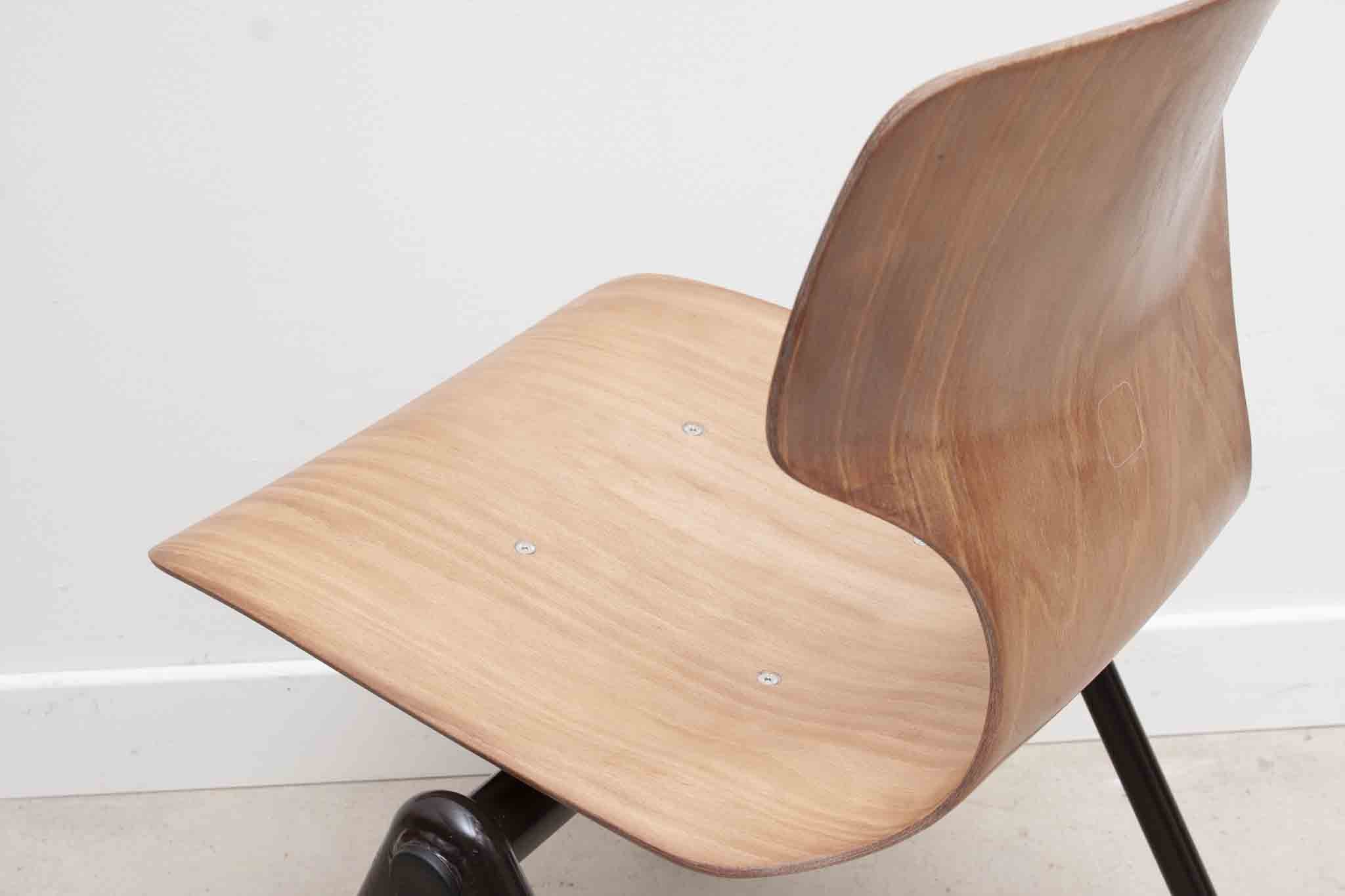 Chaise Galvanitas S30 cintrée hêtre / marron