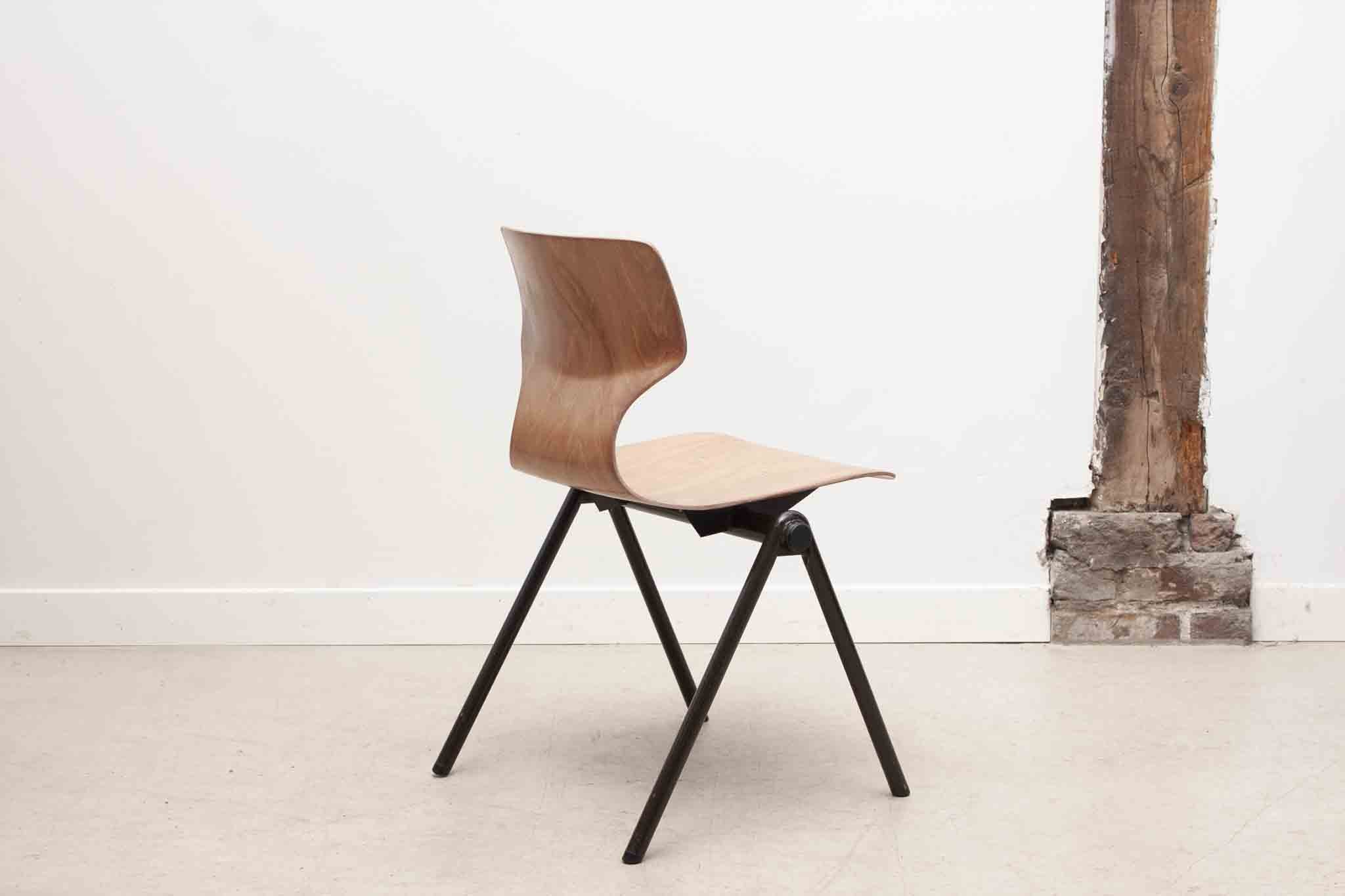 Chaise Galvanitas S30 cintrée hêtre / marron