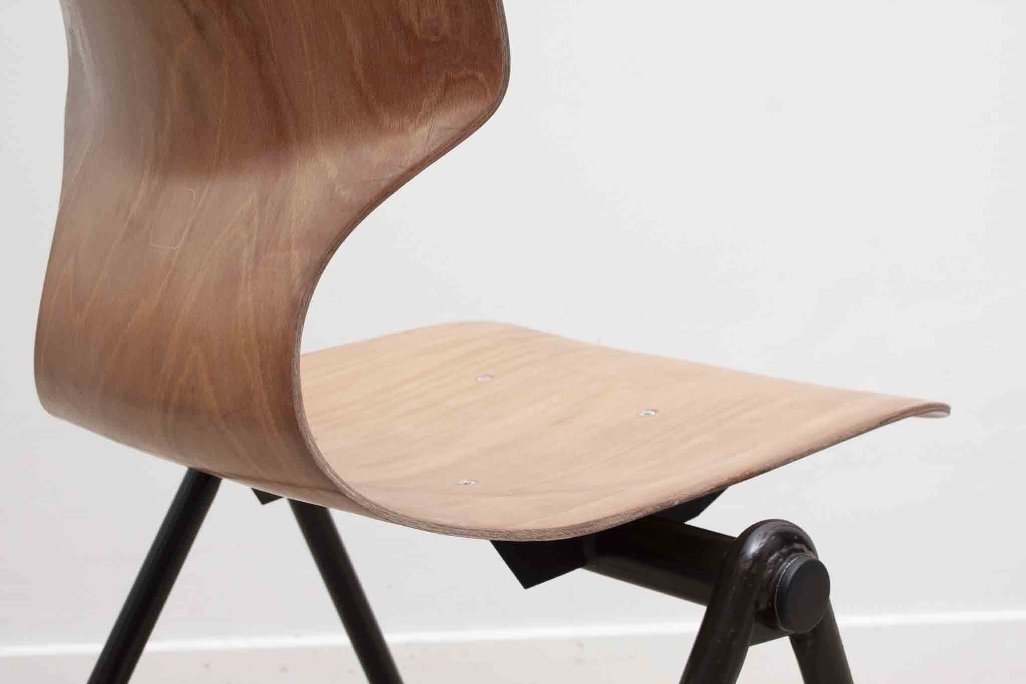 Chaise Galvanitas S30 cintrée hêtre / marron