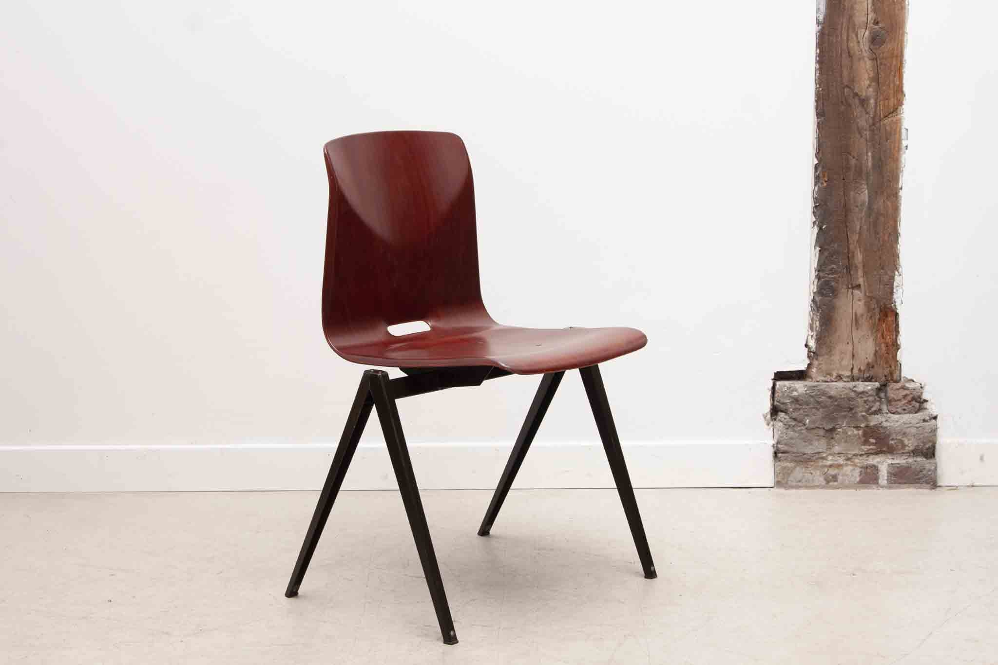 Chaise vintage Galvanitas S22 acajou et marron Cartel de Belleville