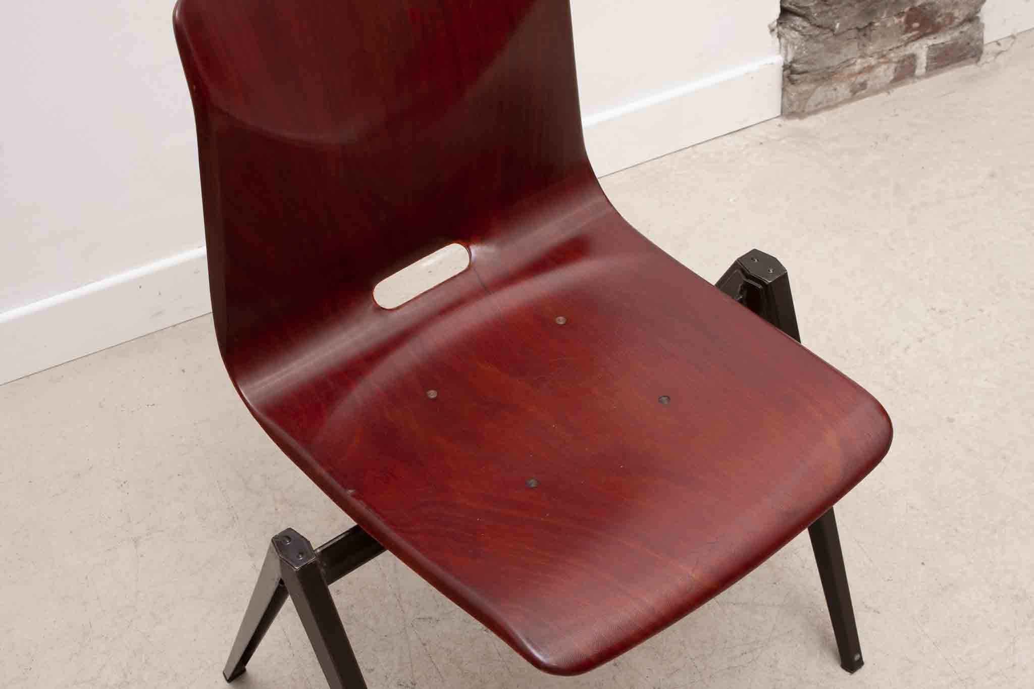 Chaise vintage Galvanitas S22 acajou et marron Cartel de Belleville