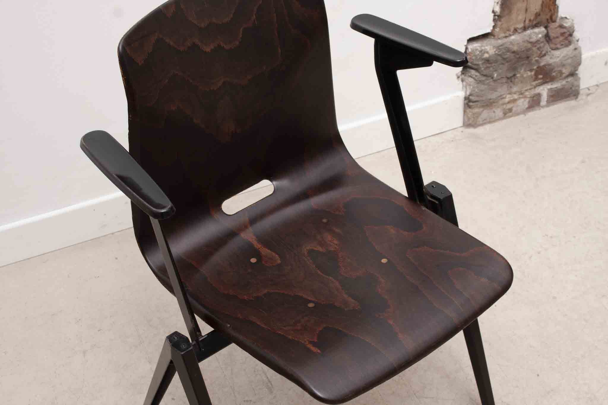 Chaise vintage Galvanitas S22 accoudoirs ébène et marron Cartel de Belleville