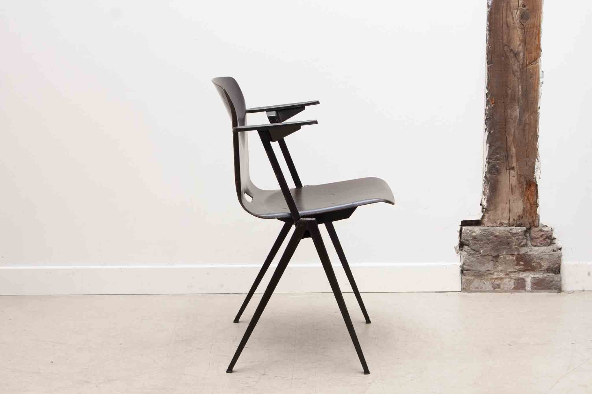 Chaise vintage Galvanitas S22 accoudoirs ébène et marron