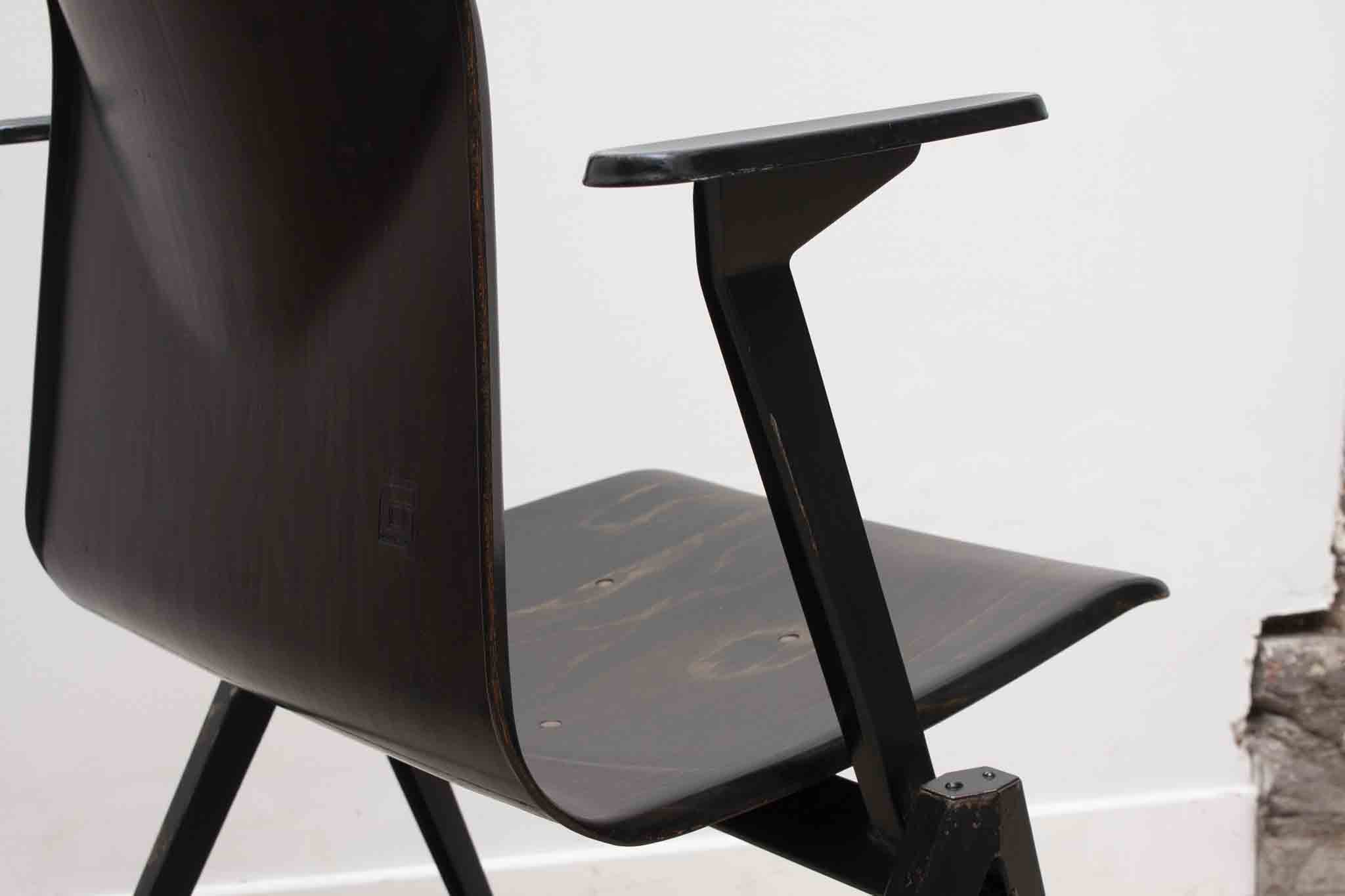 Chaise vintage Galvanitas S22 accoudoirs ébène et marron Cartel de Belleville