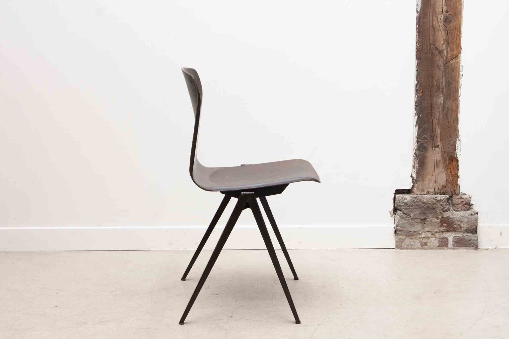 Chaise Galvanitas S22 ébène et marron Cartel de Belleville