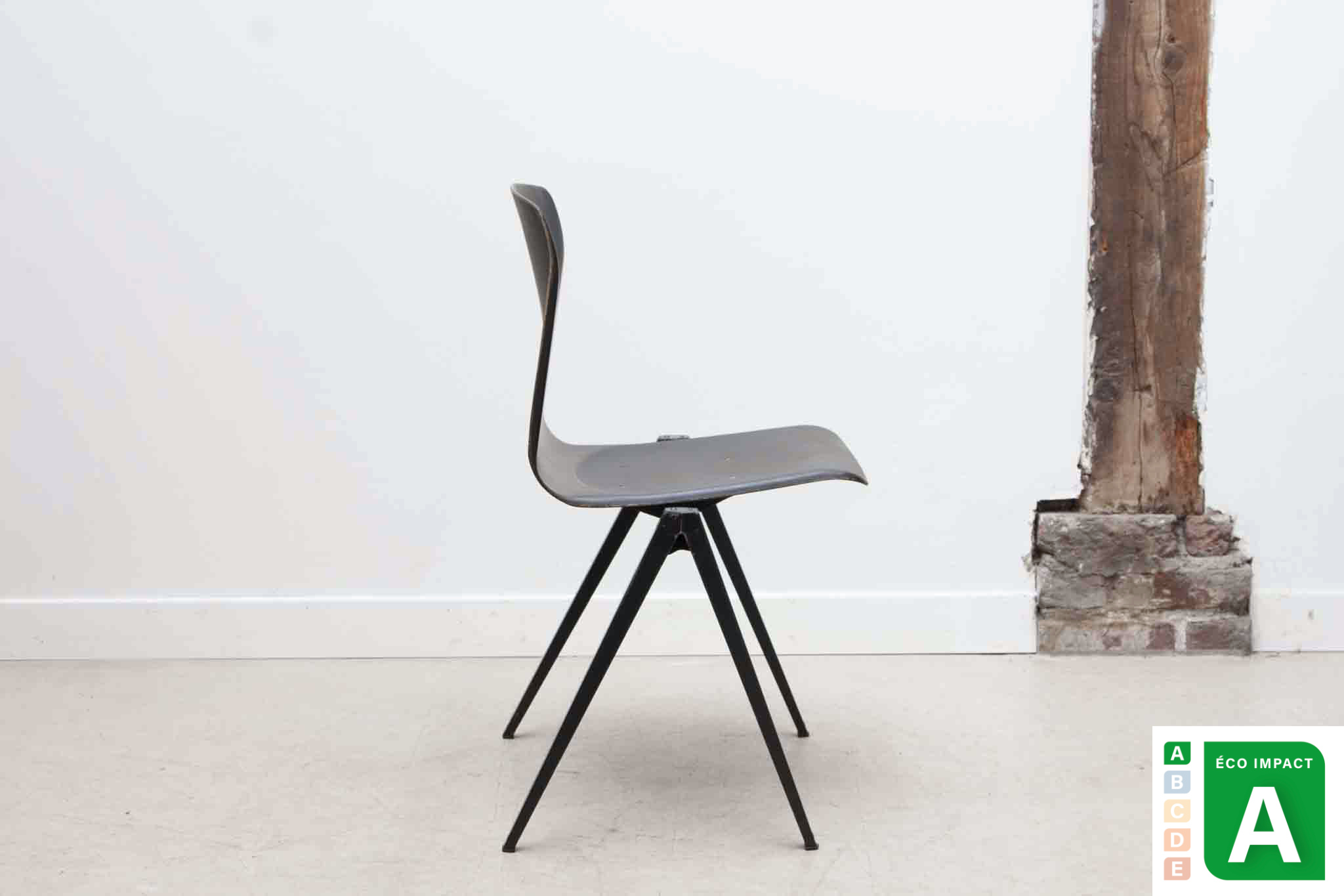 Chaise Galvanitas S22 ébène et noir Cartel de Belleville