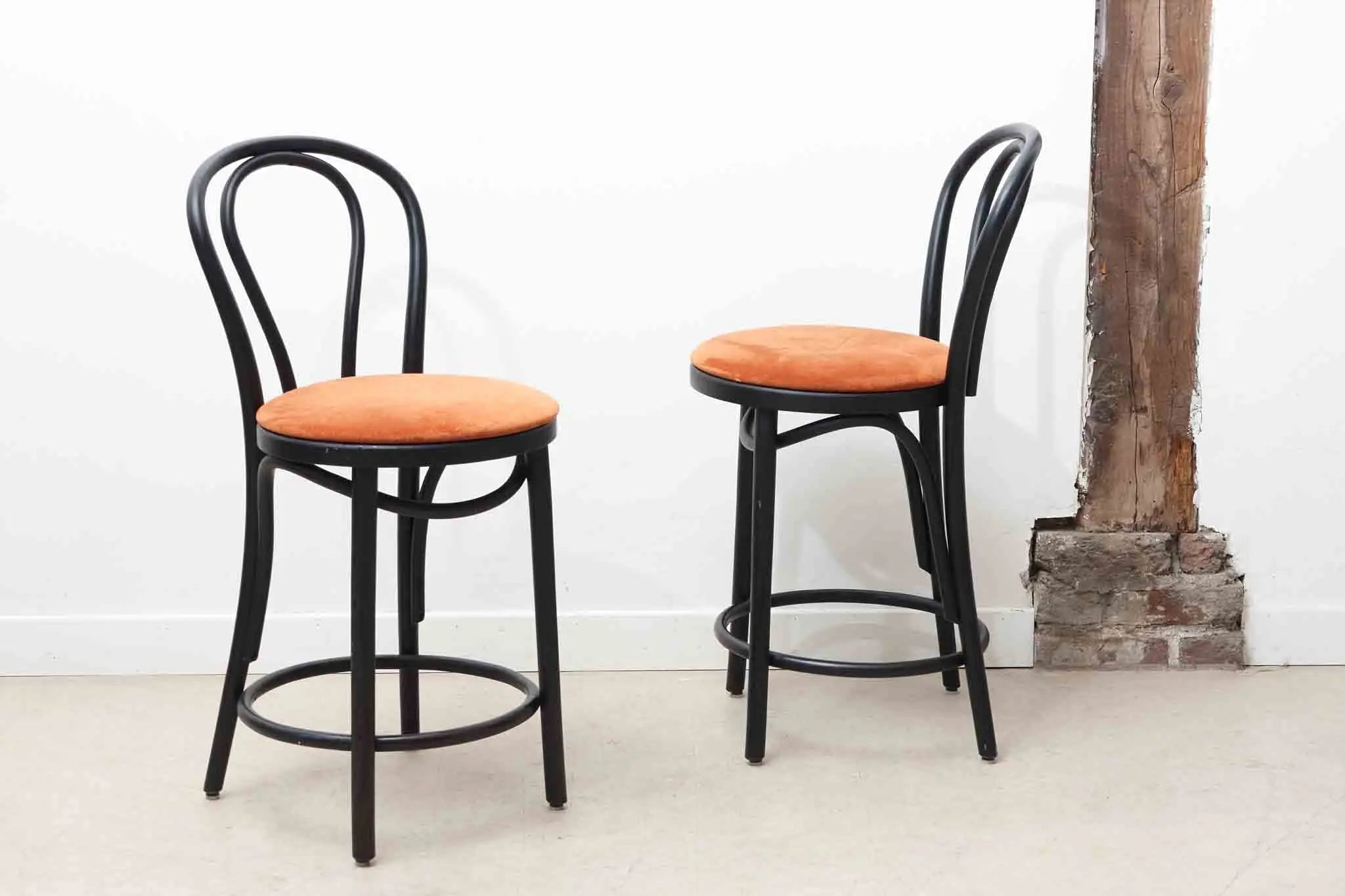 Chaise haute bistrot Satelliet 16/C orange / noire Cartel de Belleville