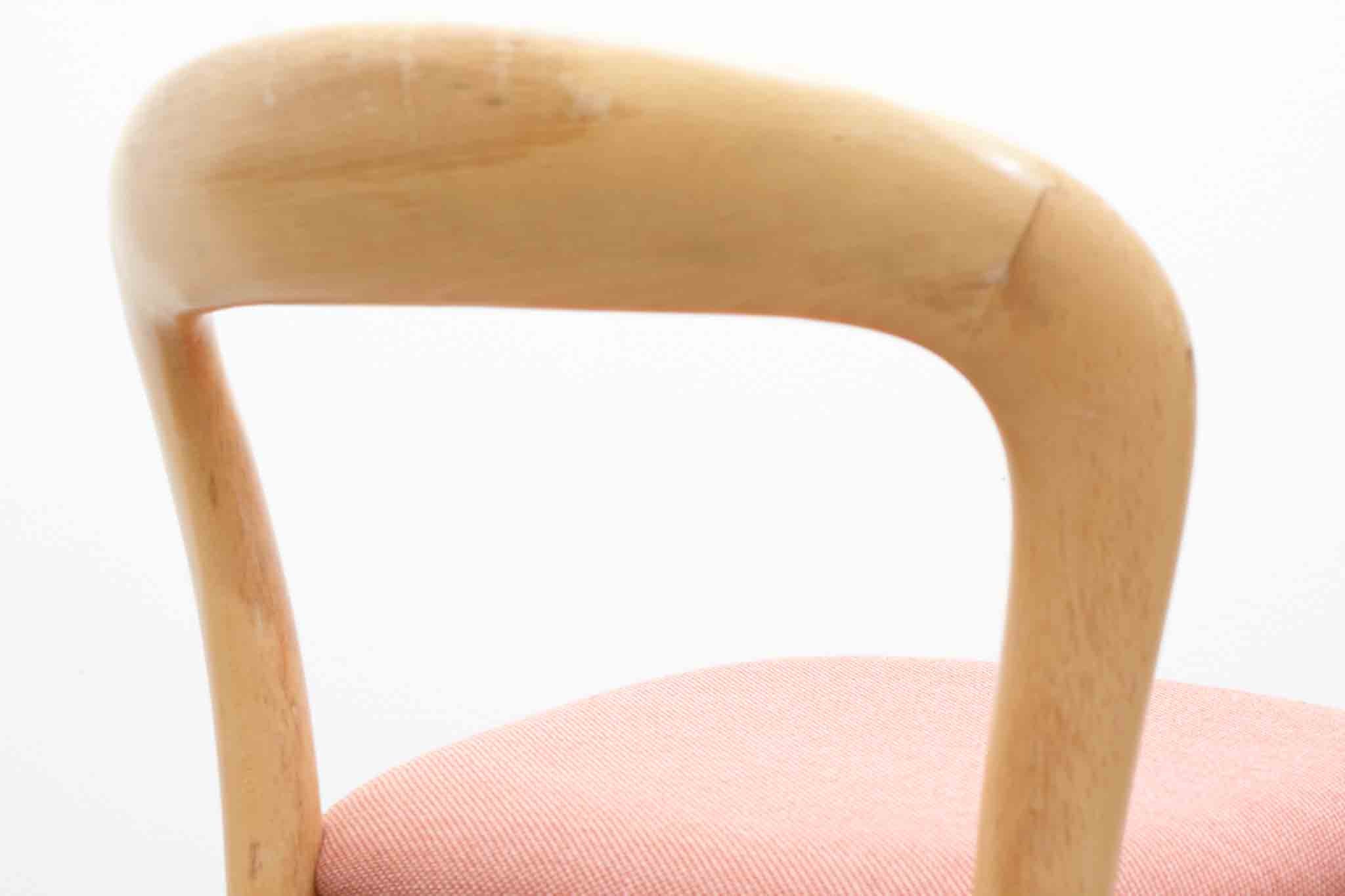 Chaise haute style art nouveau rouge pale et hêtre Cartel de Belleville