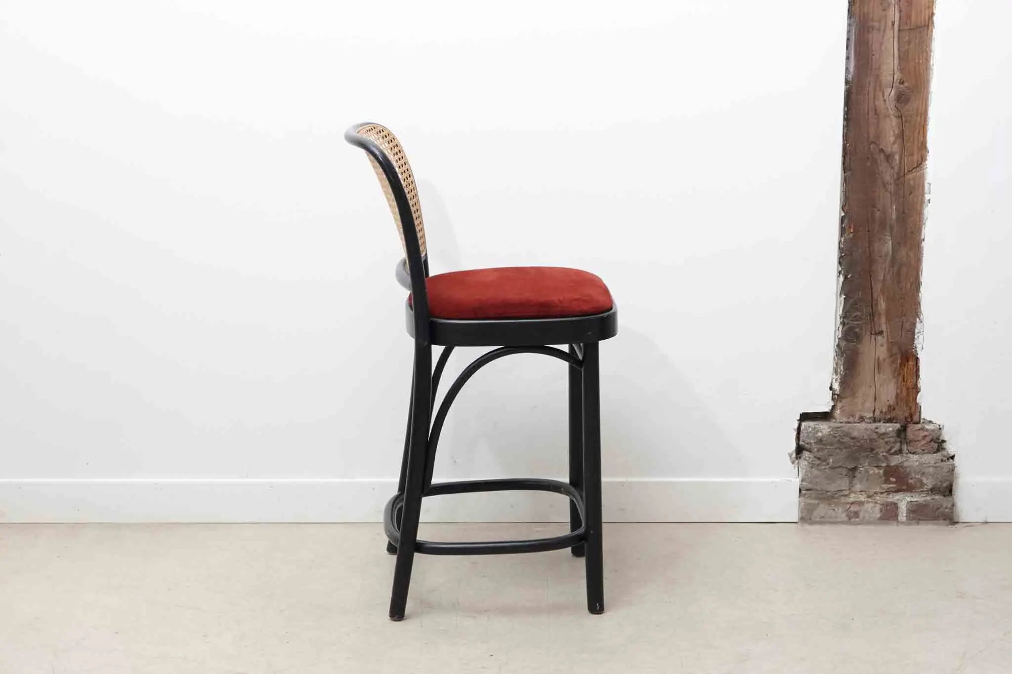Chaise haute Ton n°811 rouge ou orange Cartel de Belleville