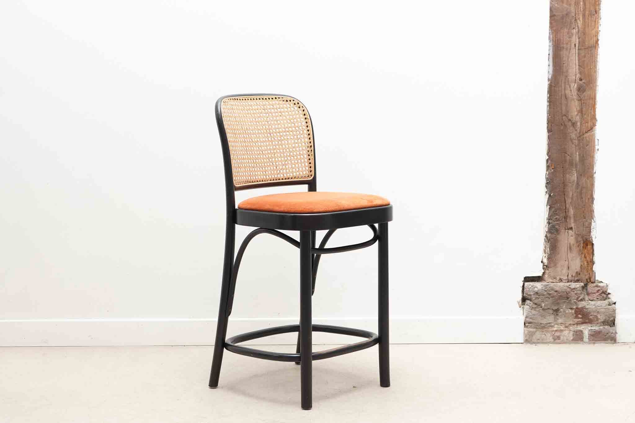 Chaise haute Ton n°811 rouge ou orange