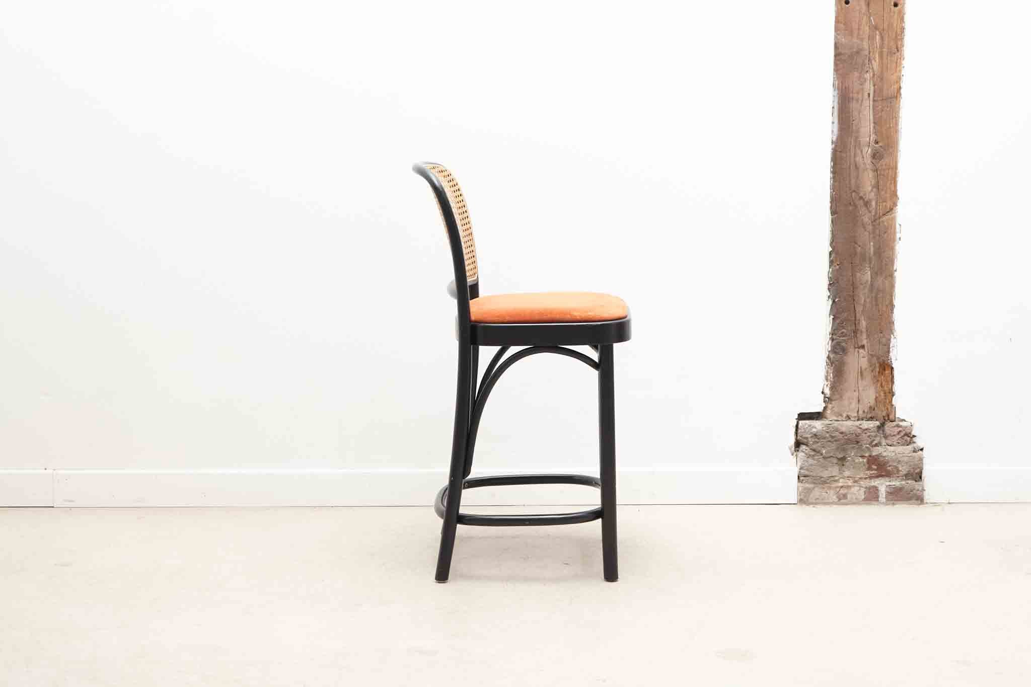 Chaise haute Ton n°811 rouge ou orange