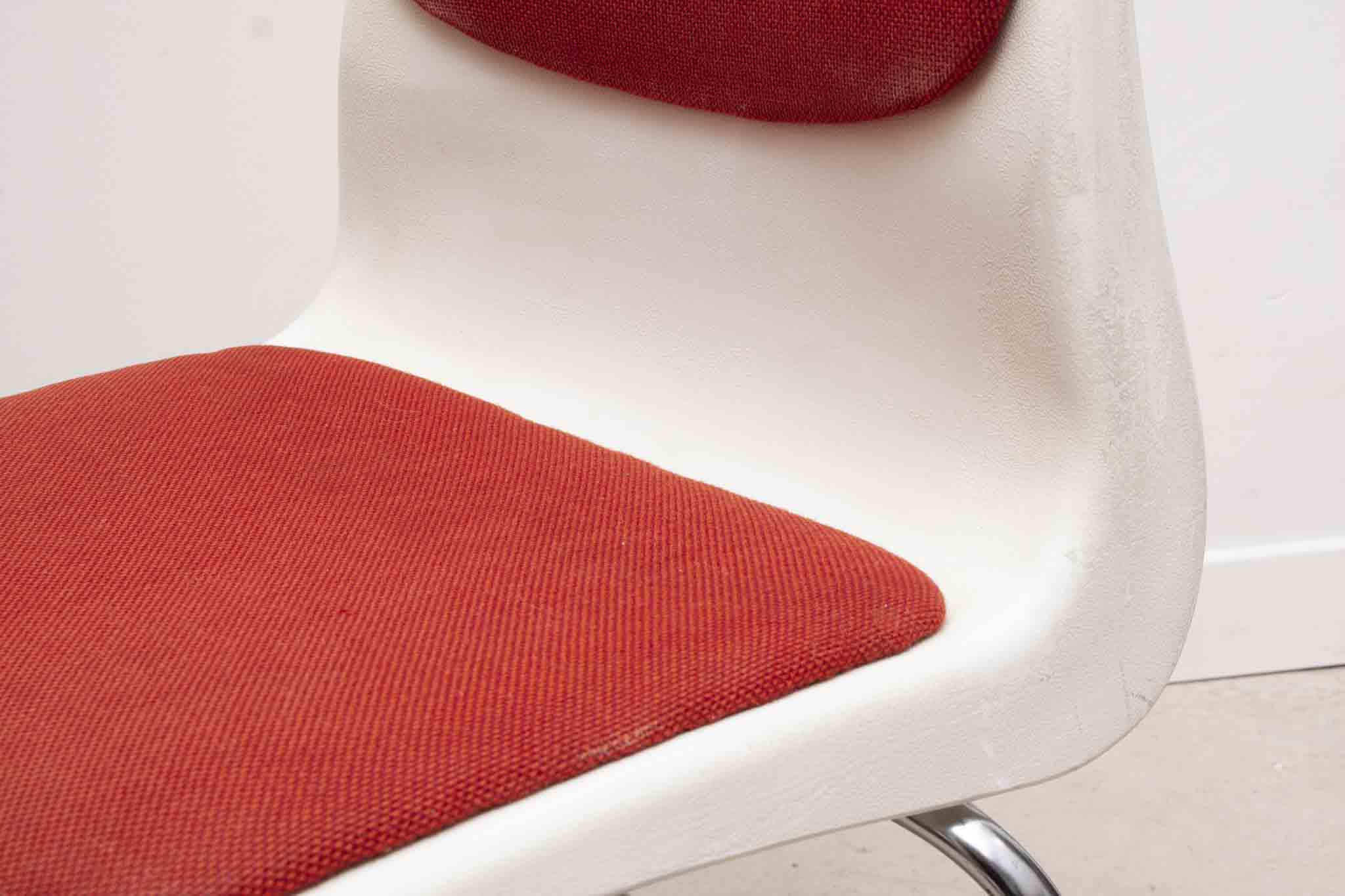 Chaise plastique Lübke 1970 Cartel de Belleville