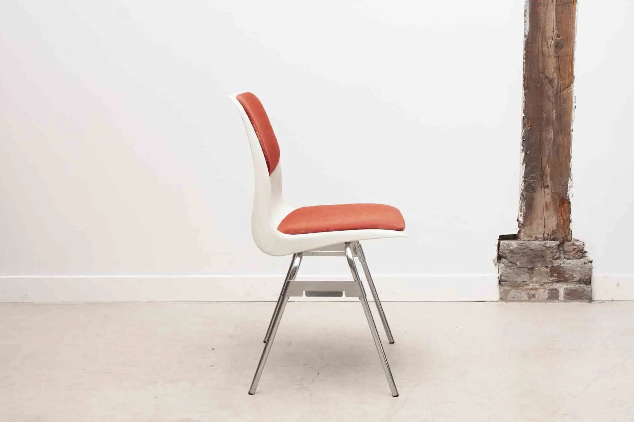 Chaise plastique Lübke 1970 Cartel de Belleville