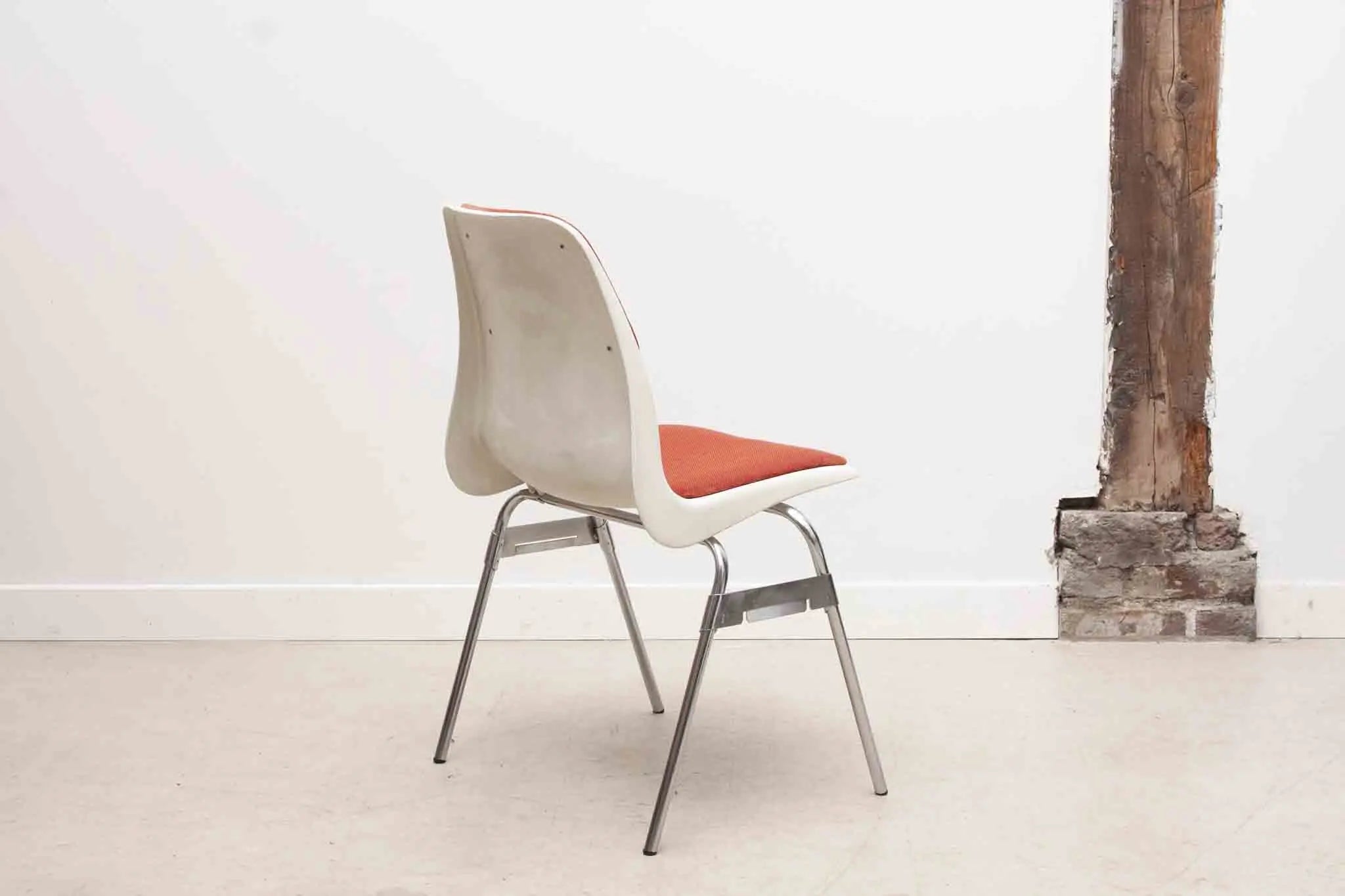 Chaise plastique Lübke 1970 Cartel de Belleville