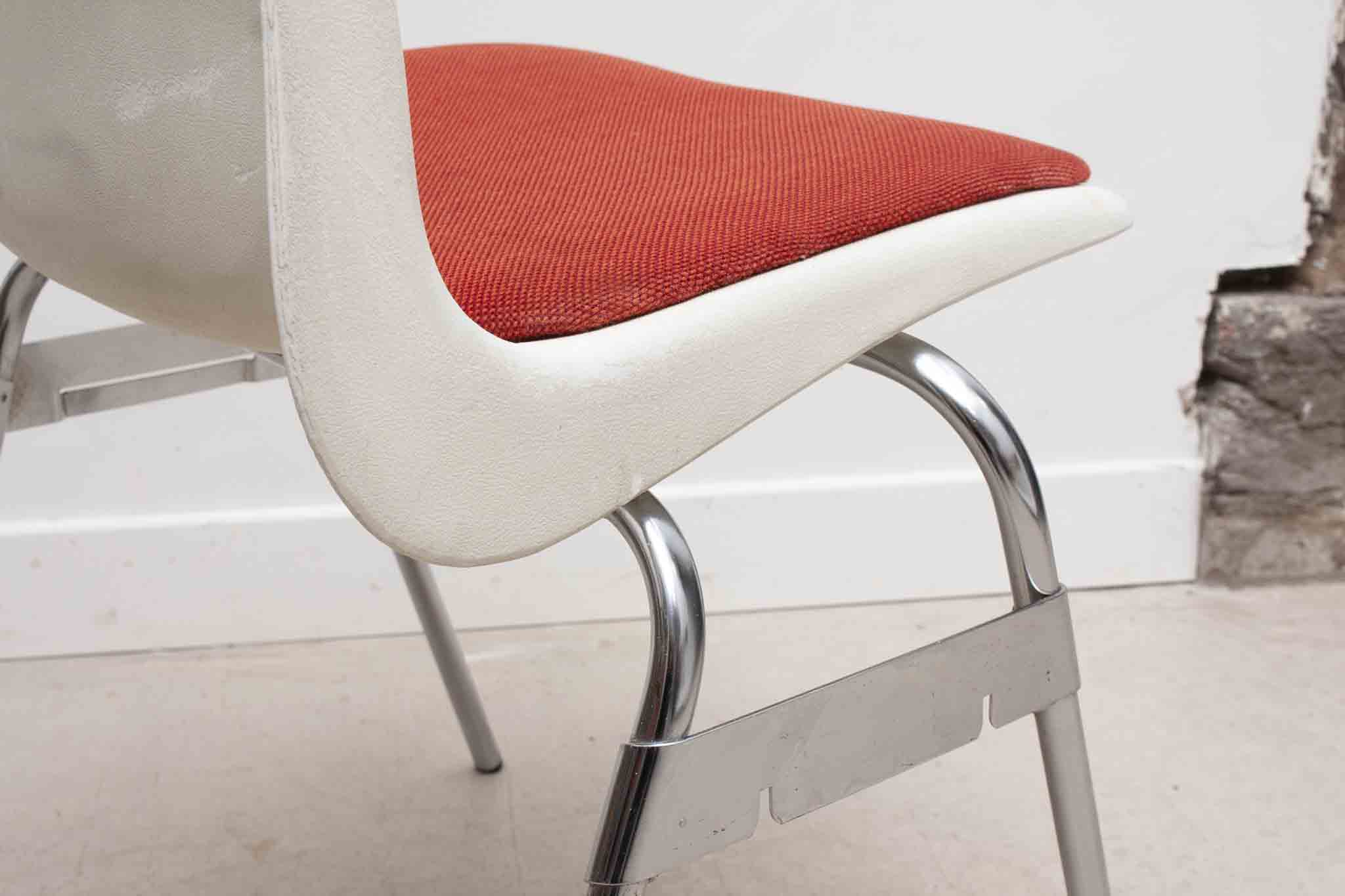 Chaise plastique Lübke 1970 Cartel de Belleville