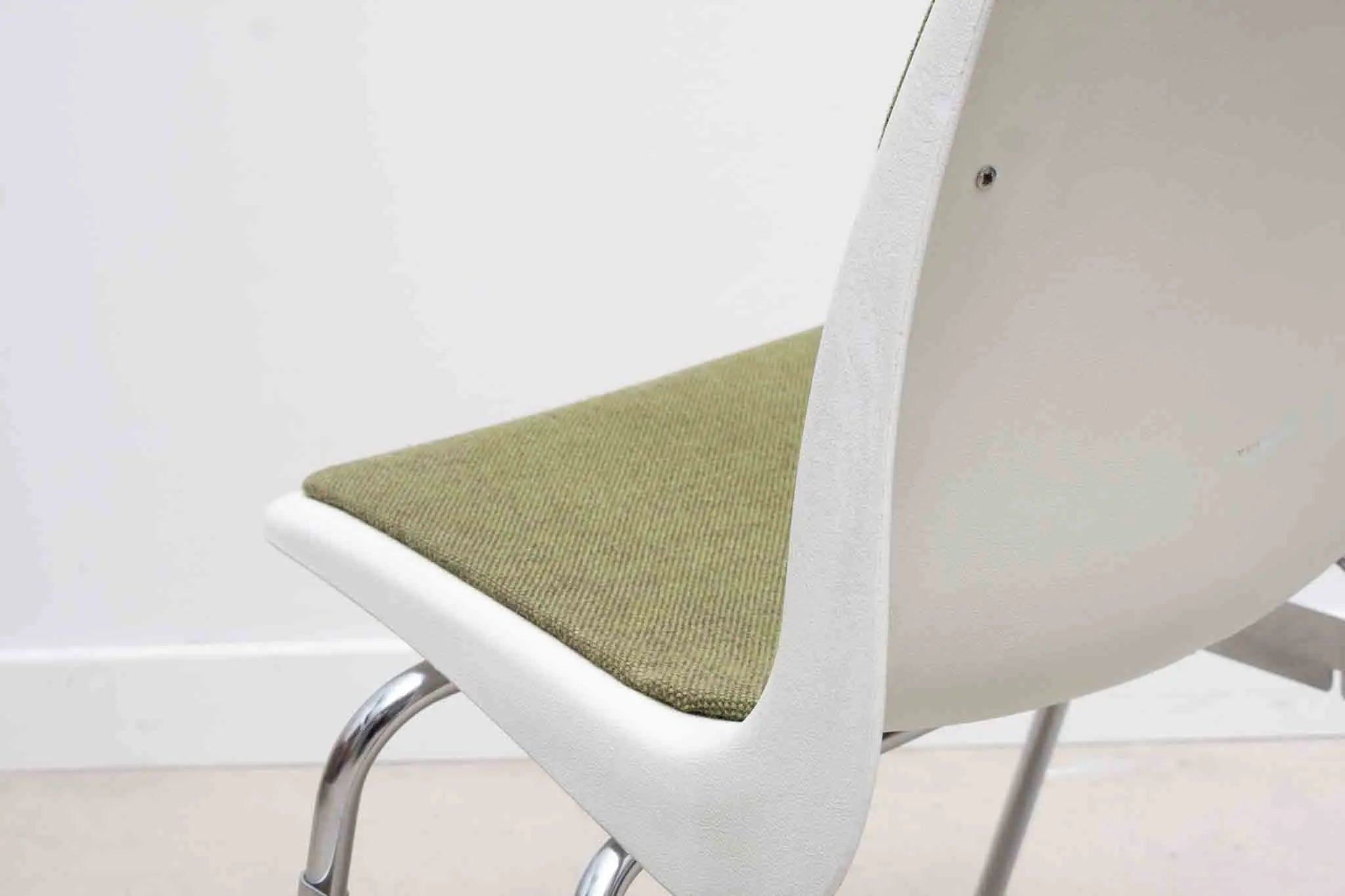 Chaise plastique Lübke 1970 Cartel de Belleville