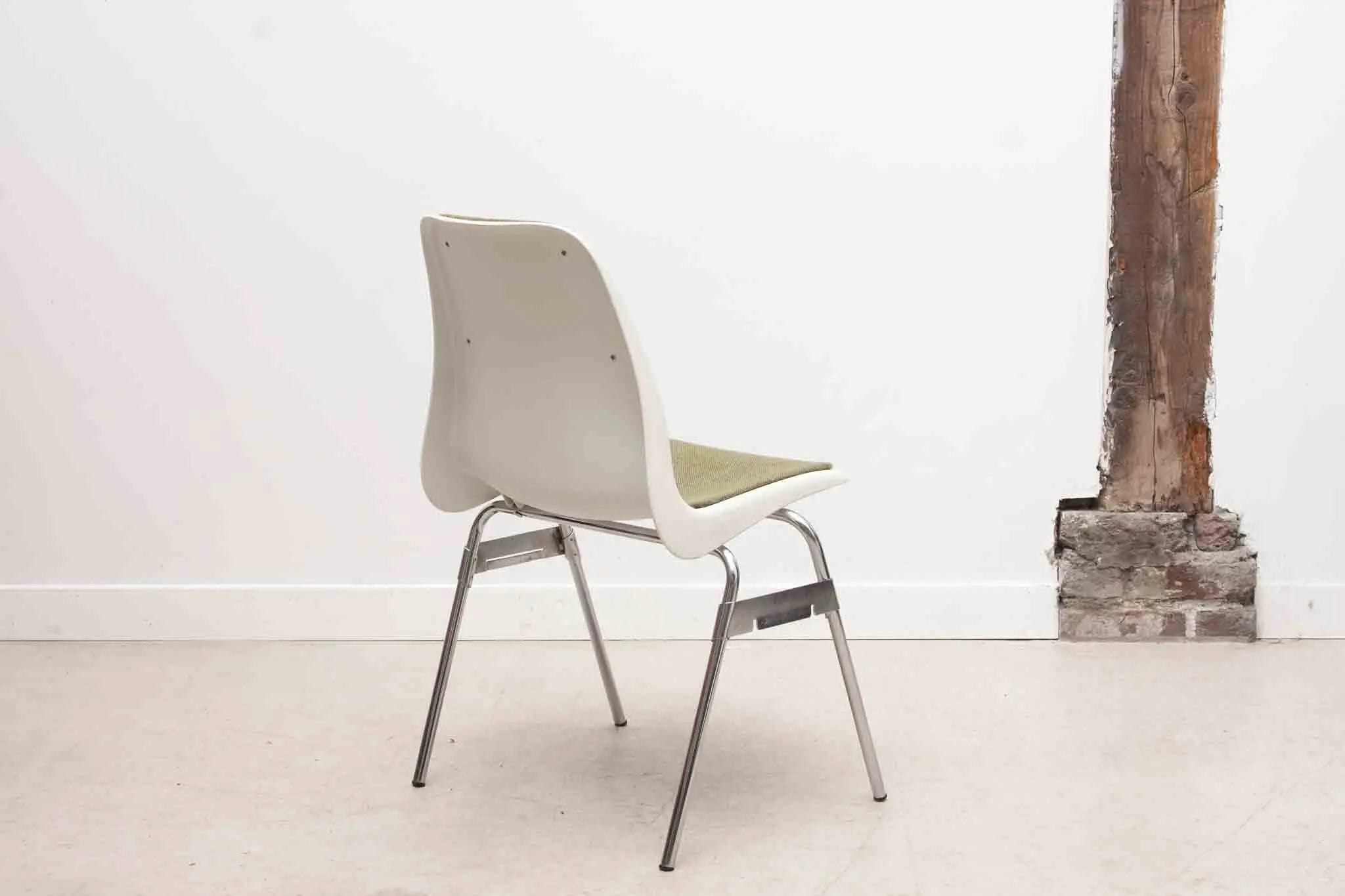 Chaise plastique Lübke 1970 Cartel de Belleville