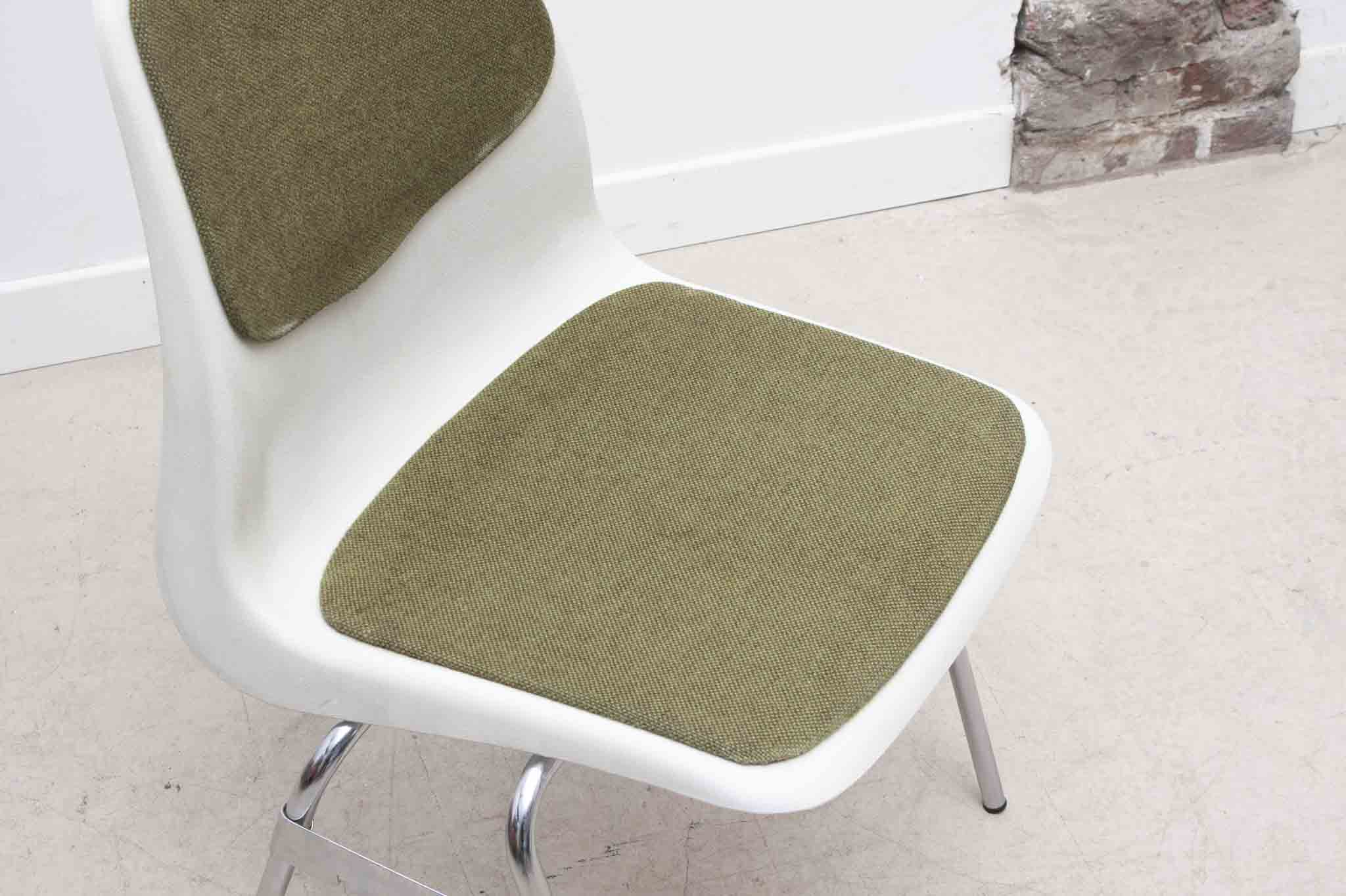 Chaise plastique Lübke 1970 Cartel de Belleville