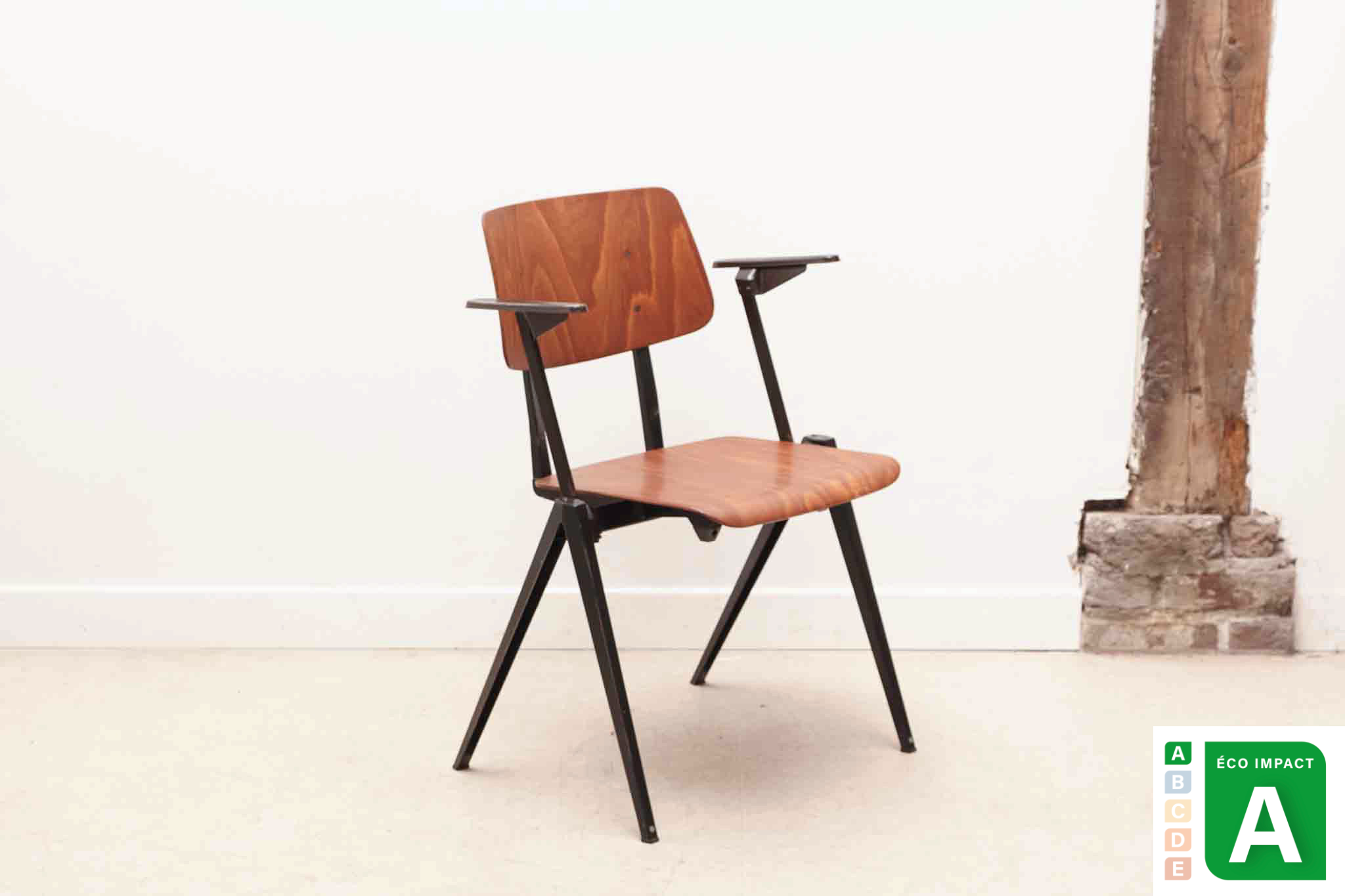 Chaise Galvanitas S21 accoudoirs chêne et noir