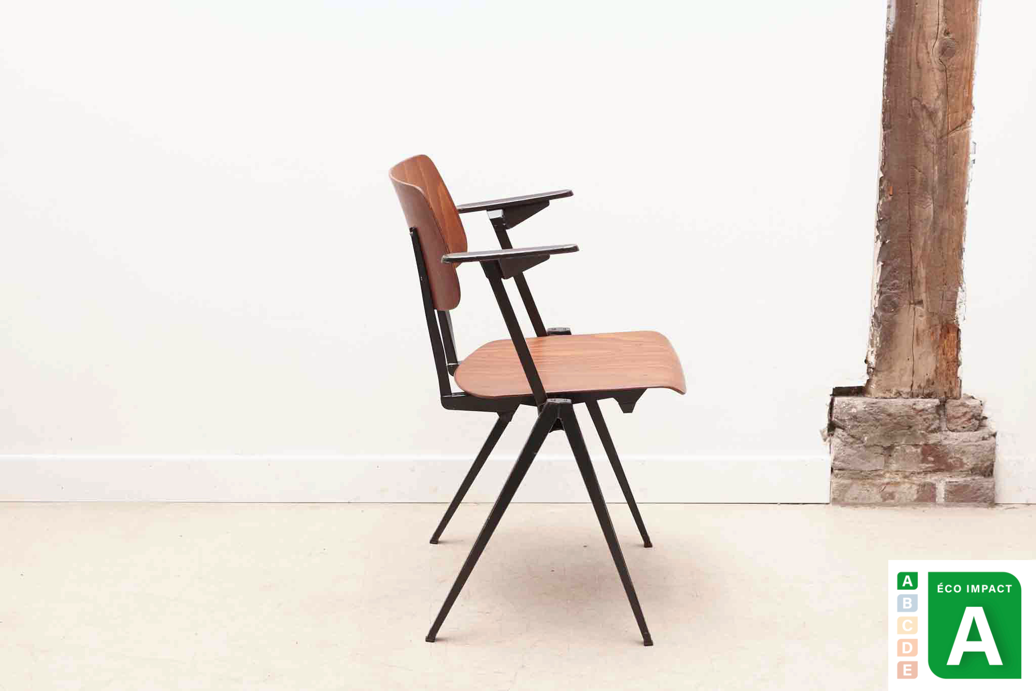 Chaise Galvanitas S21 accoudoirs chêne et noir