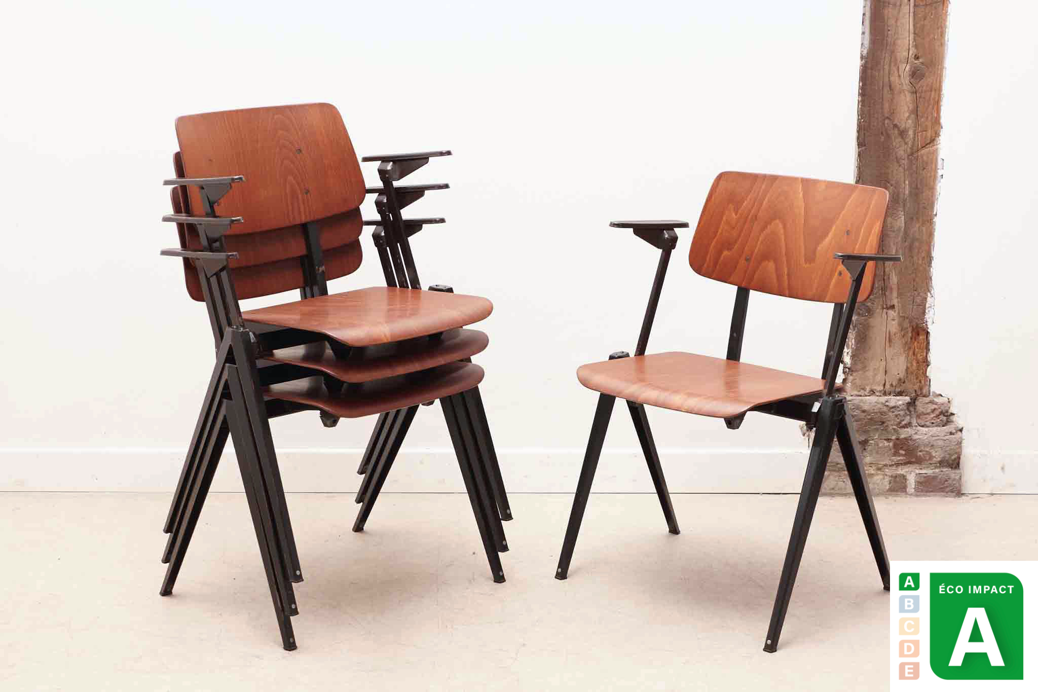 Chaise Galvanitas S21 accoudoirs chêne et noir