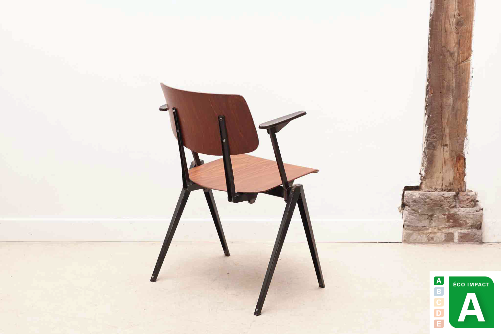 Chaise Galvanitas S21 accoudoirs chêne et noir