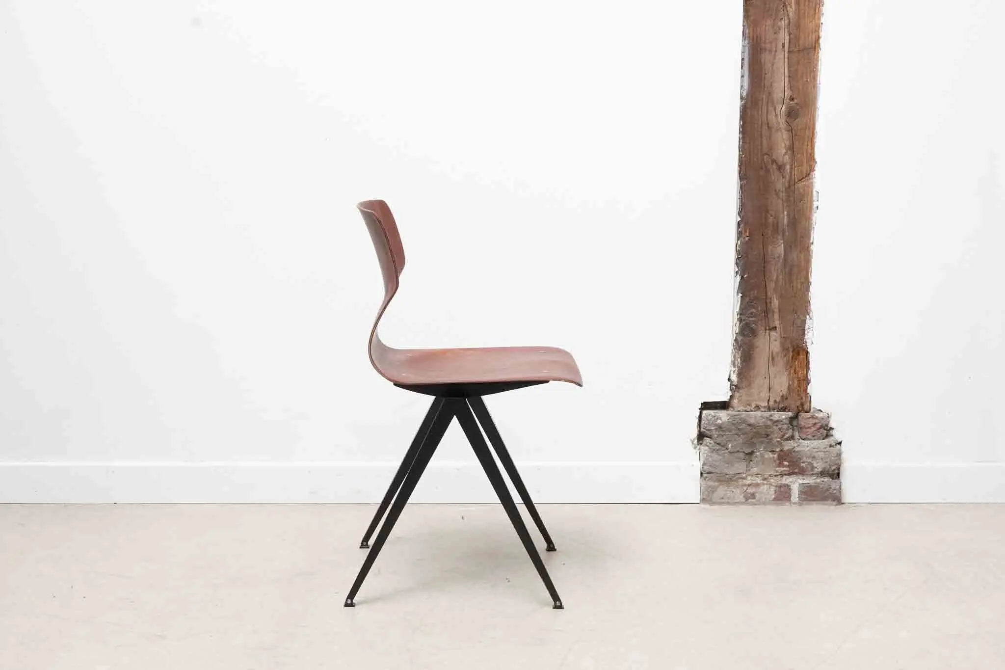 Chaise Galvanitas S19 1ère édition acajou / noir Cartel de Belleville