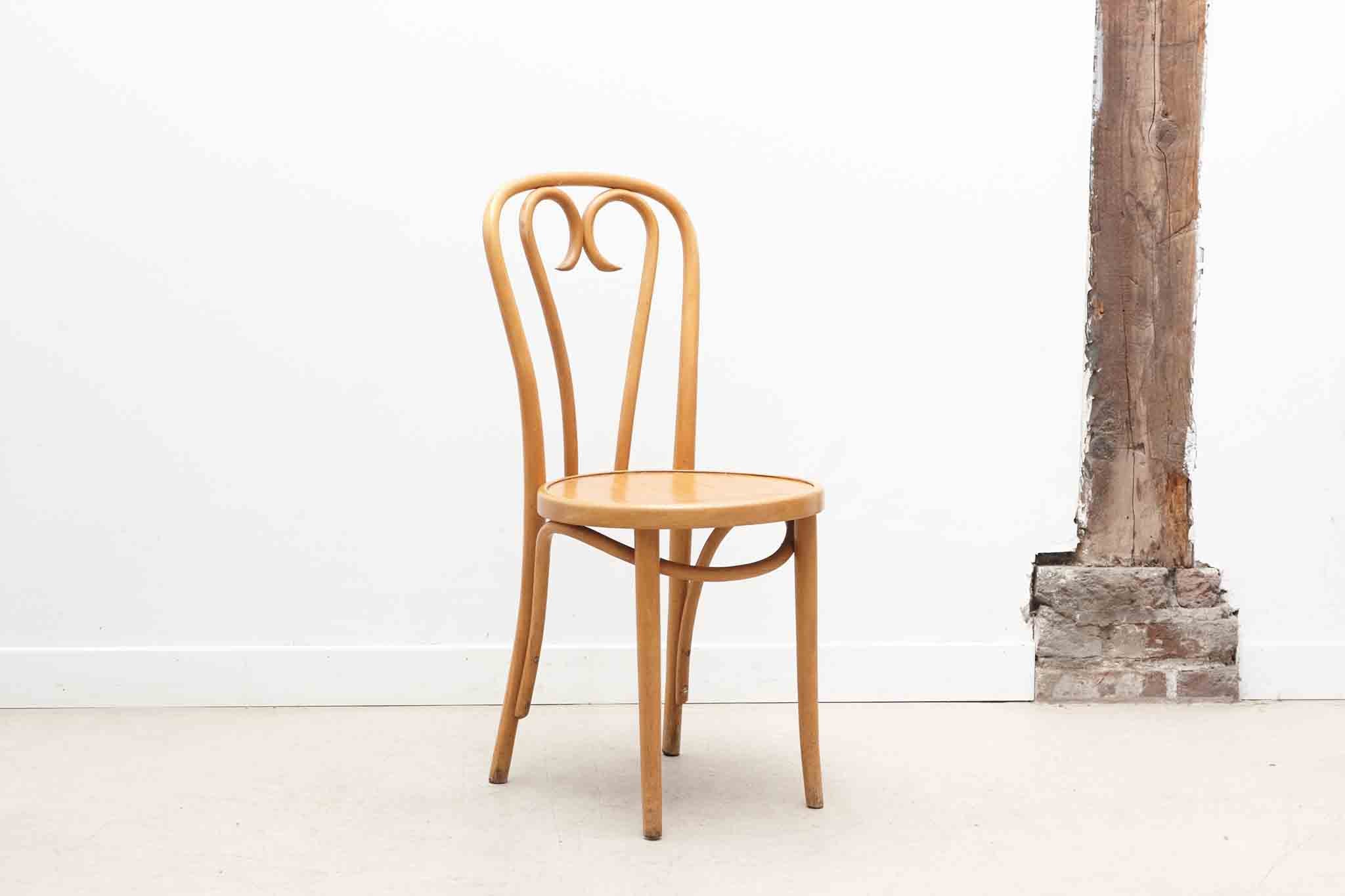Chaise bistrot coeur style Thonet hêtre Cartel de Belleville