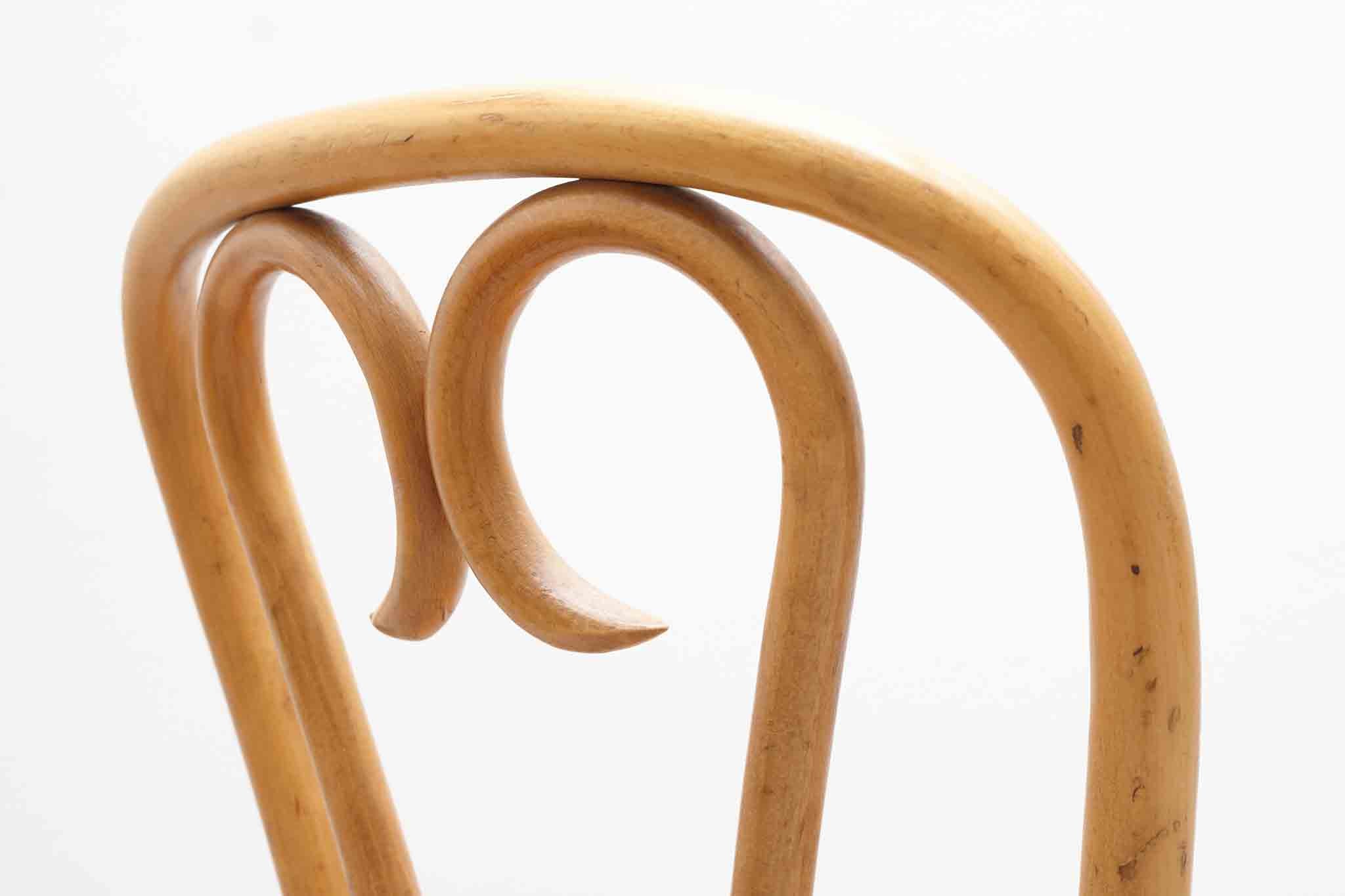 Chaise bistrot coeur style Thonet hêtre Cartel de Belleville