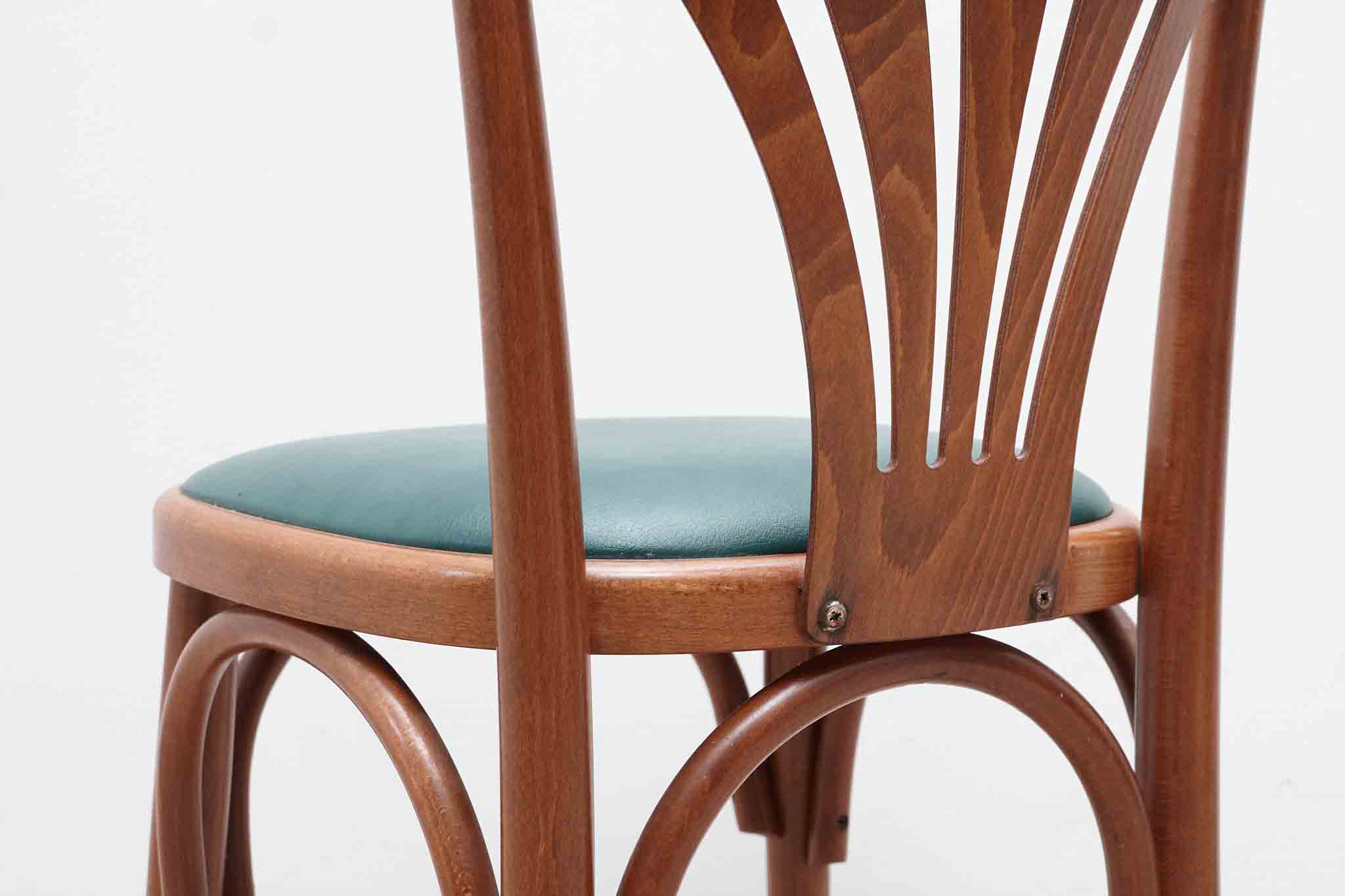 Chaise bistrot style Thonet rembourrée chêne et vert Cartel de Belleville