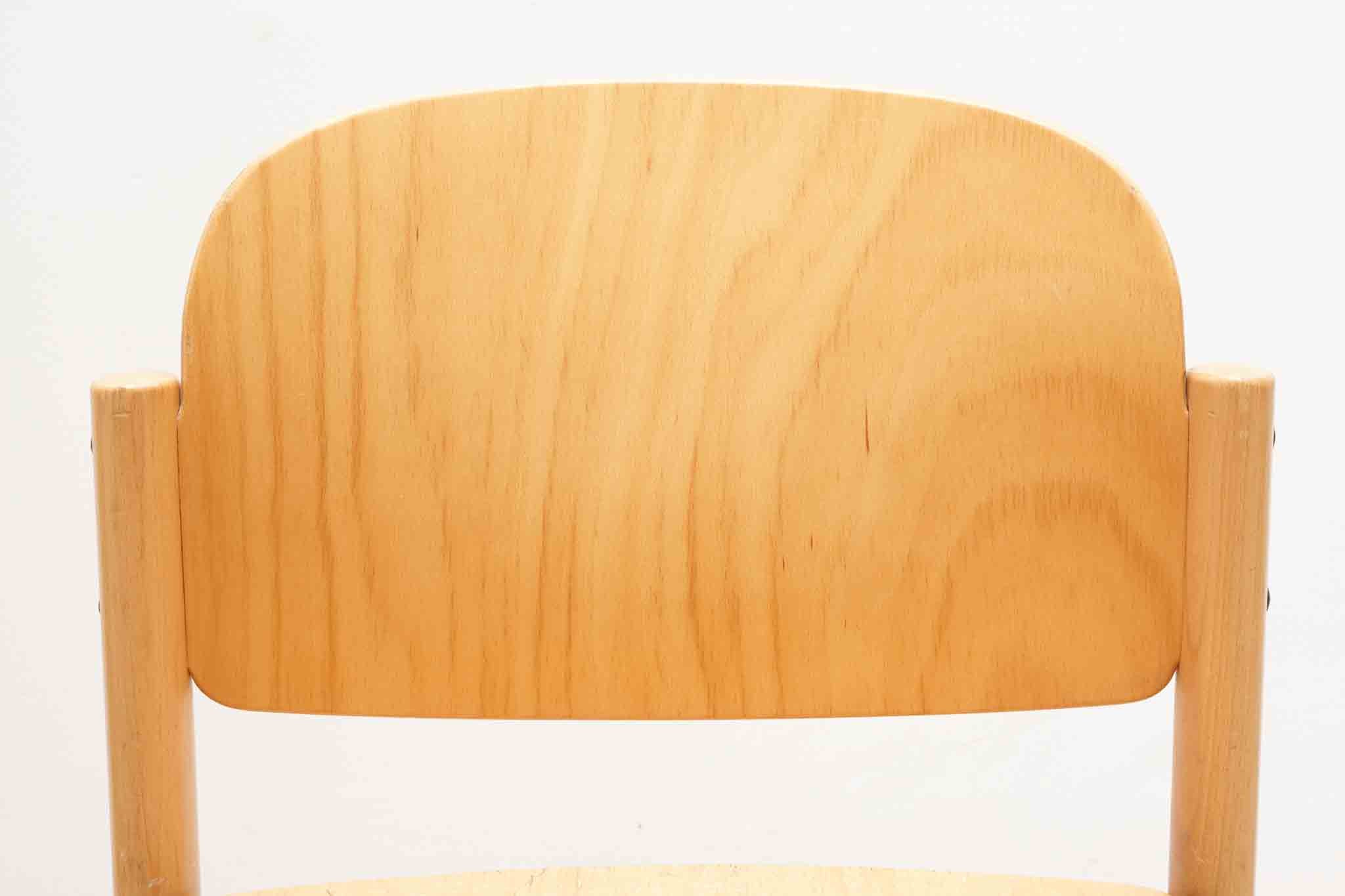 Chaise style scandinave à dossier rond