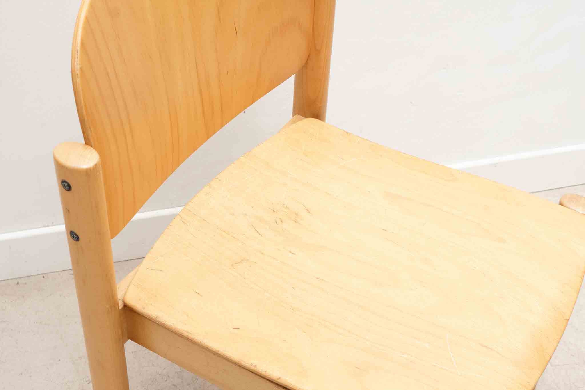 Chaise style scandinave à dossier rond