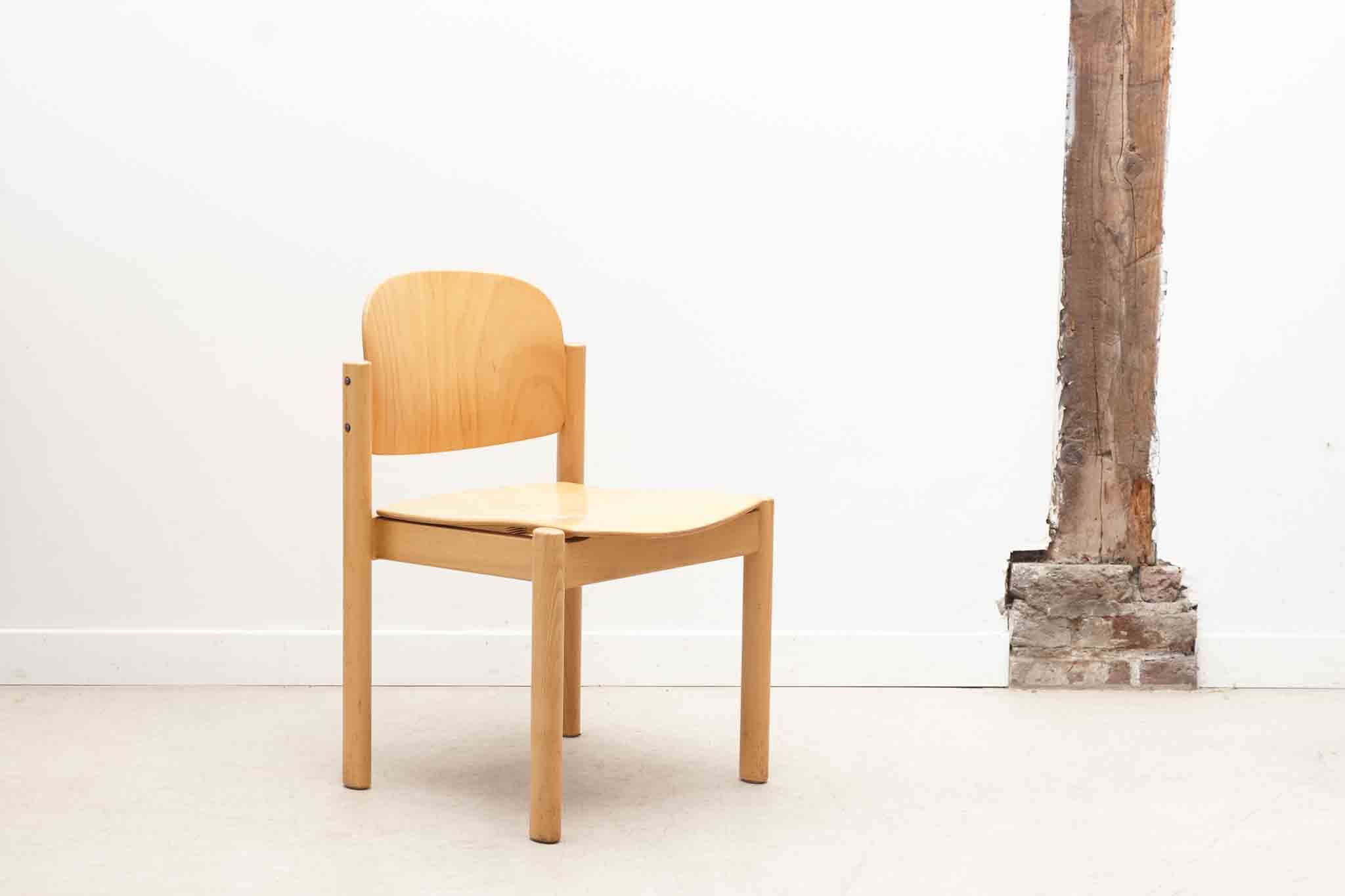 Chaise style scandinave à dossier rond