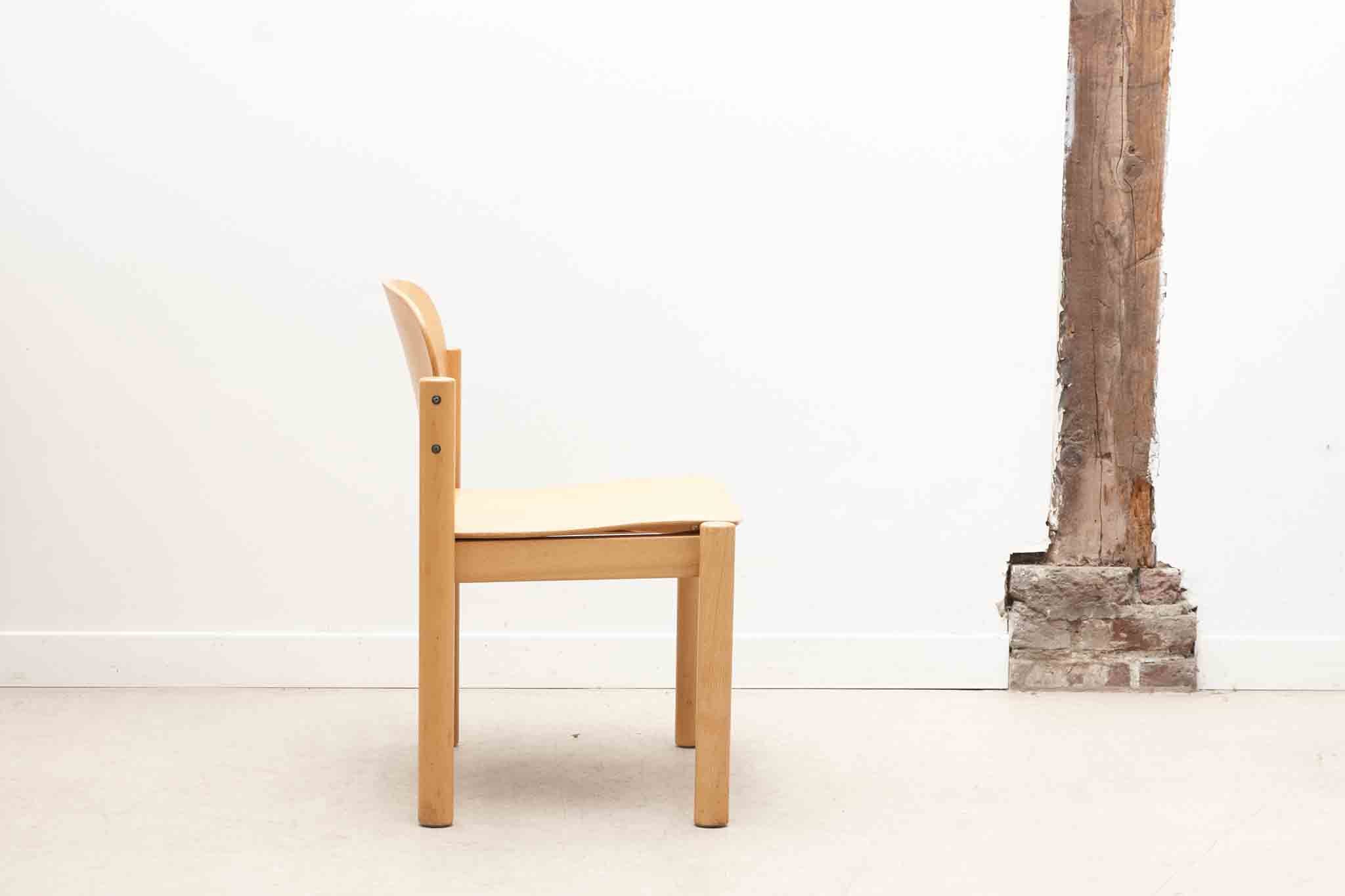 Chaise style scandinave à dossier rond