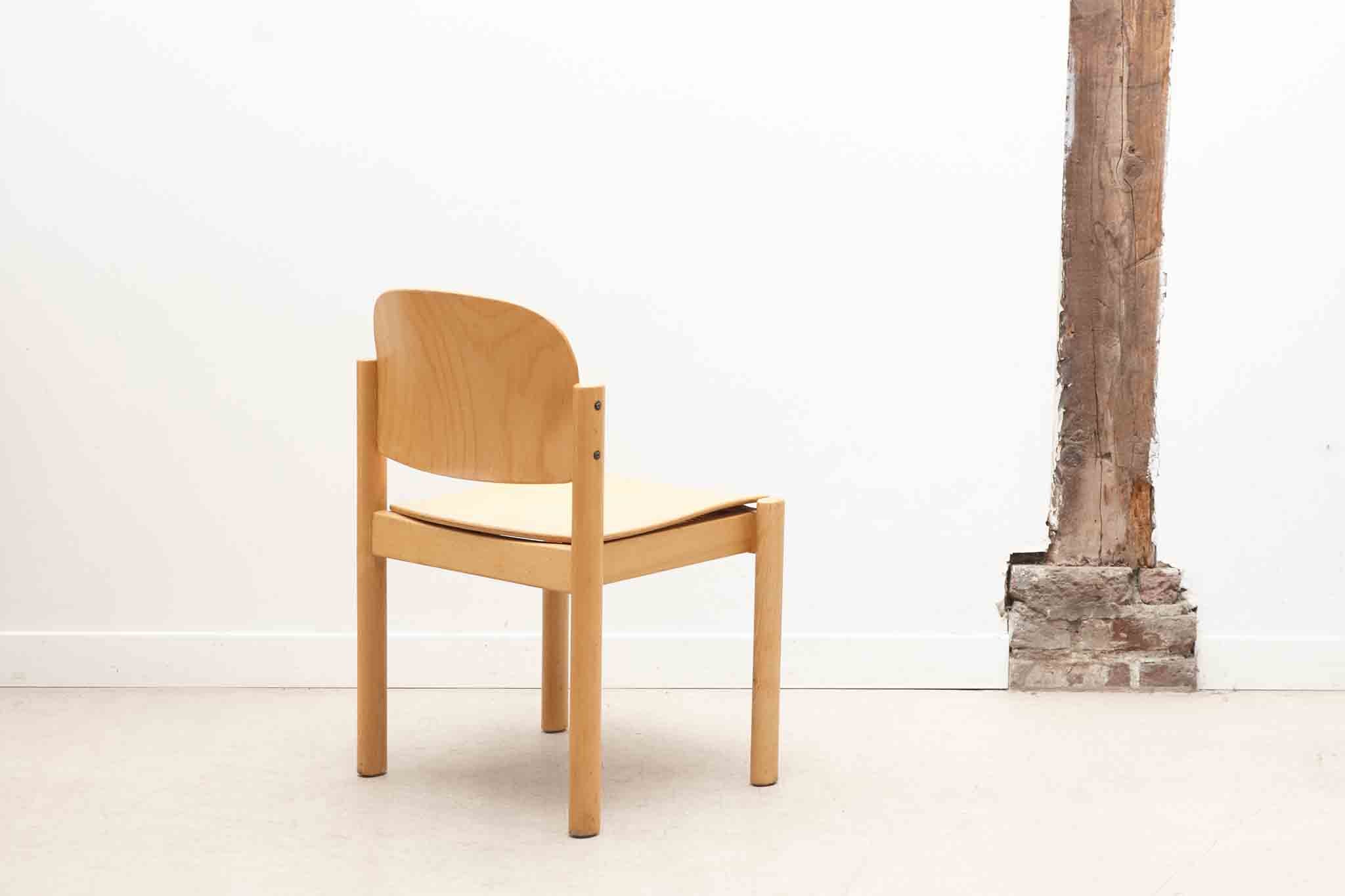 Chaise style scandinave à dossier rond