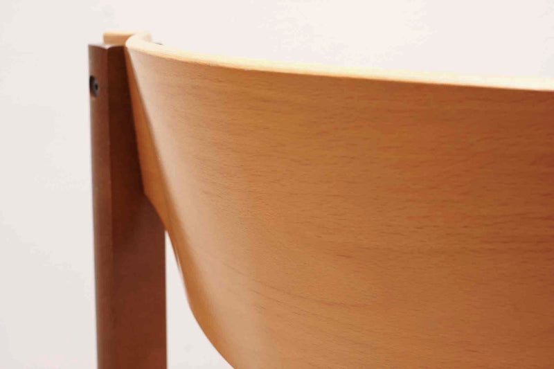 Chaise vintage en bois empilable chêne et hêtre