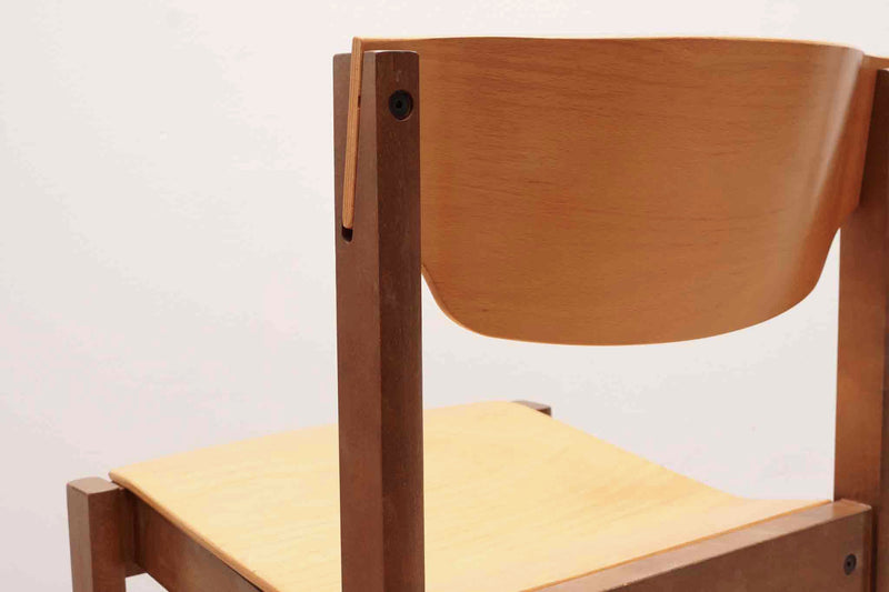 Chaise vintage en bois empilable chêne et hêtre