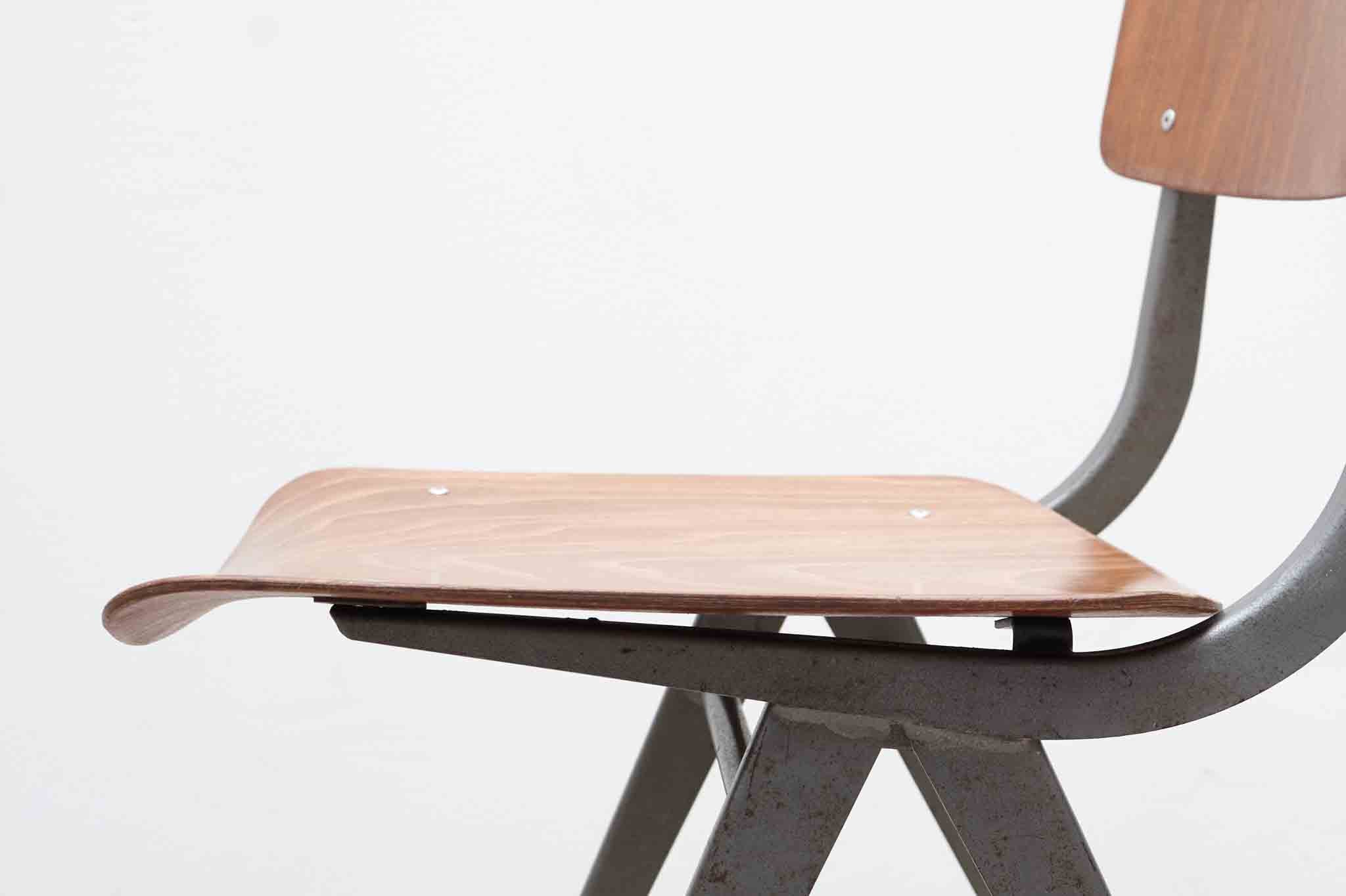 Chaise style Friso Kramer chêne et gris Cartel de Belleville