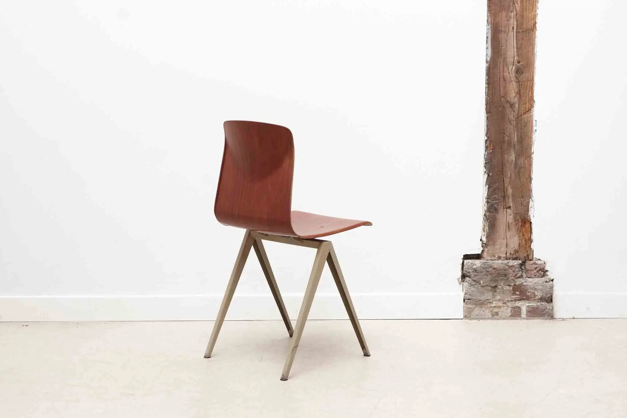 Chaise Galvanitas S19 acajou / beige Cartel de Belleville